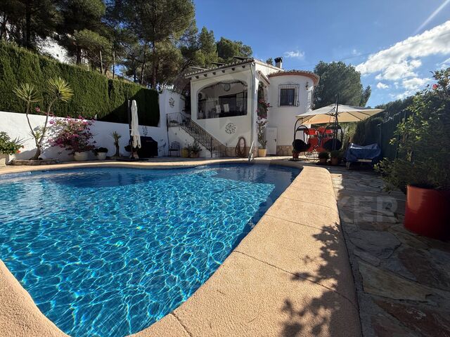 Exclusiva Villa con Vistas al Valle y Espacios Independientes