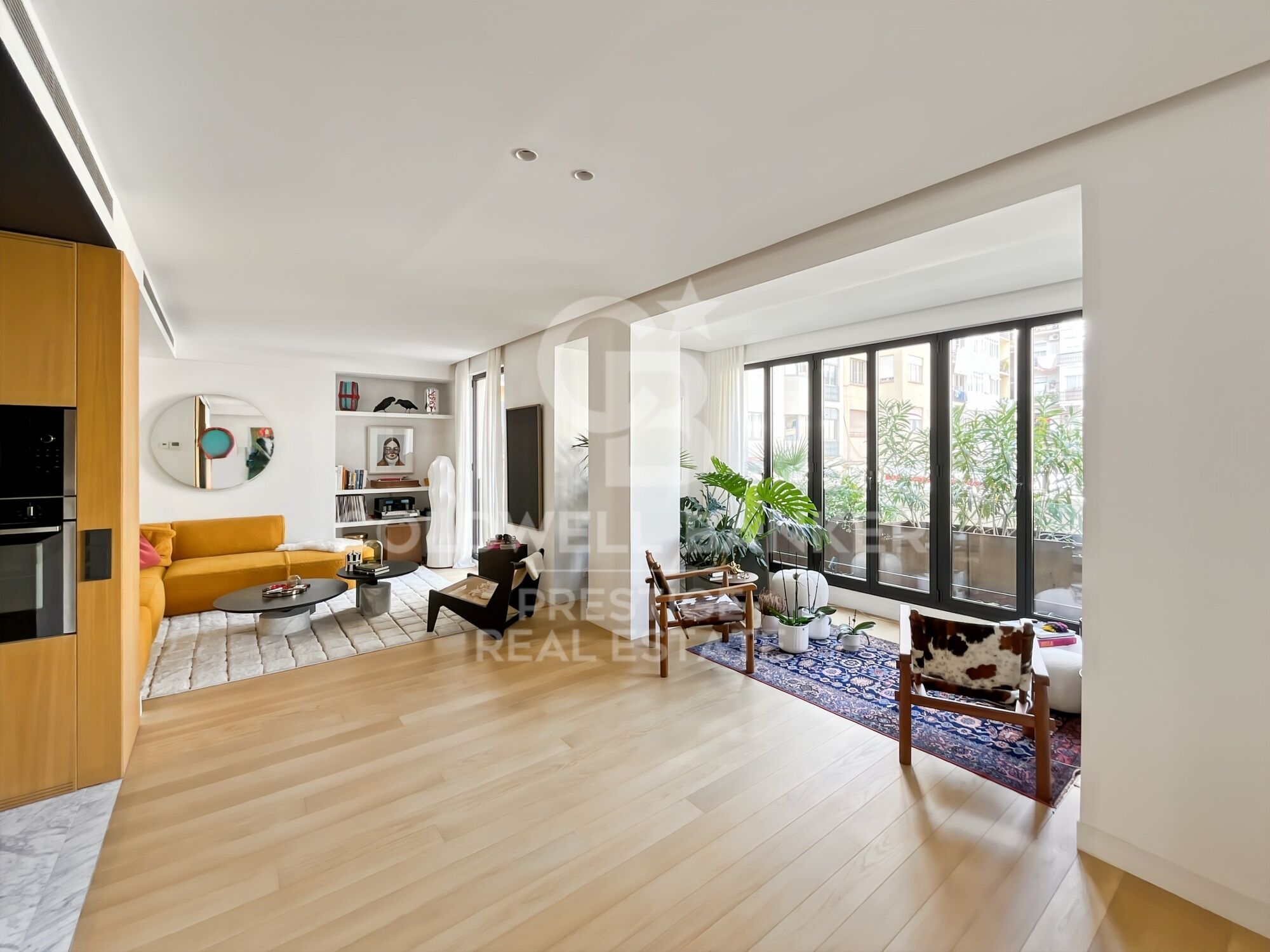 En venta piso en edificio de obra nueva con parking y trastero en Eixample Derecho