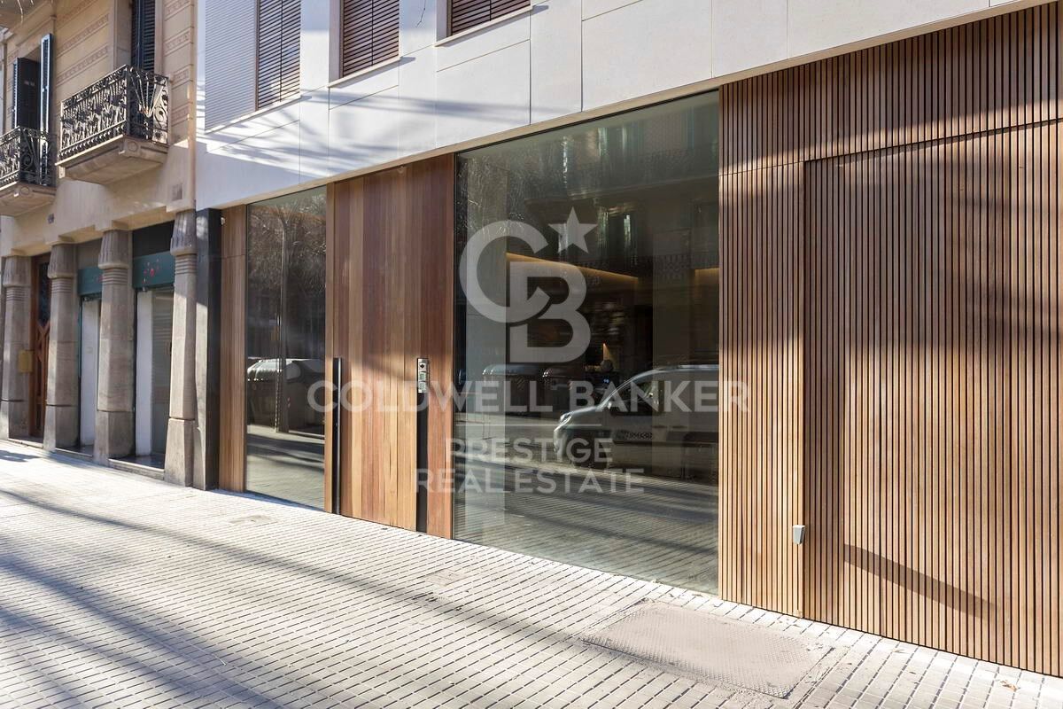 En venta piso en edificio de obra nueva con parking y trastero en Eixample Derecho