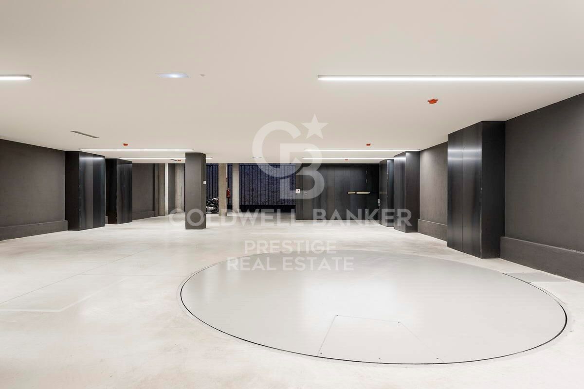 For sale luxury apartment in Eixample Derecho, new development with parking and storage room