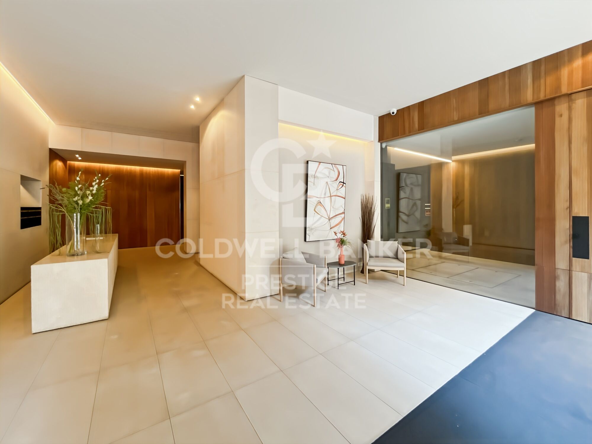 En venta piso en edificio de obra nueva con parking y trastero en Eixample Derecho