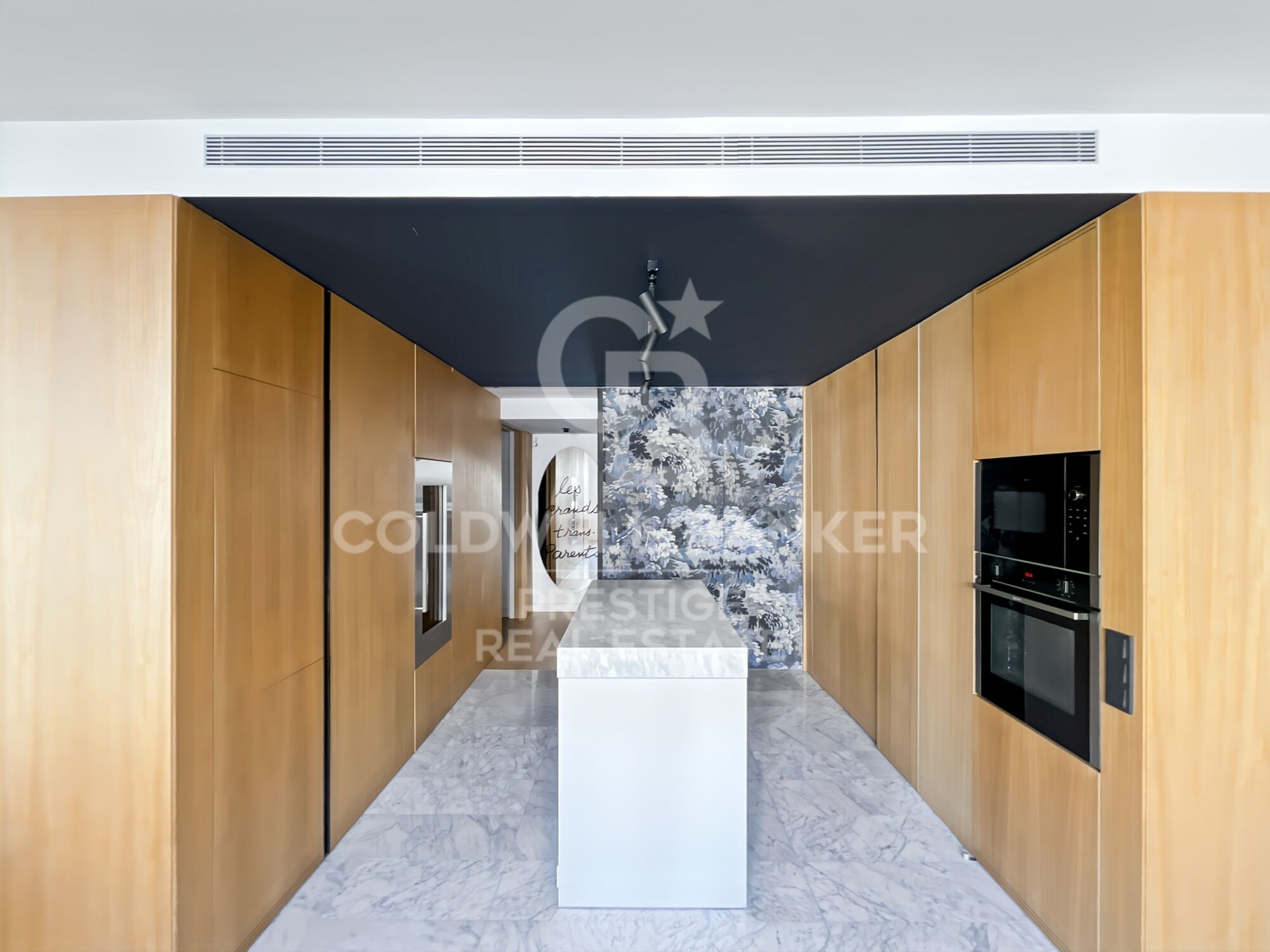 For sale luxury apartment in Eixample Derecho, new development with parking and storage room