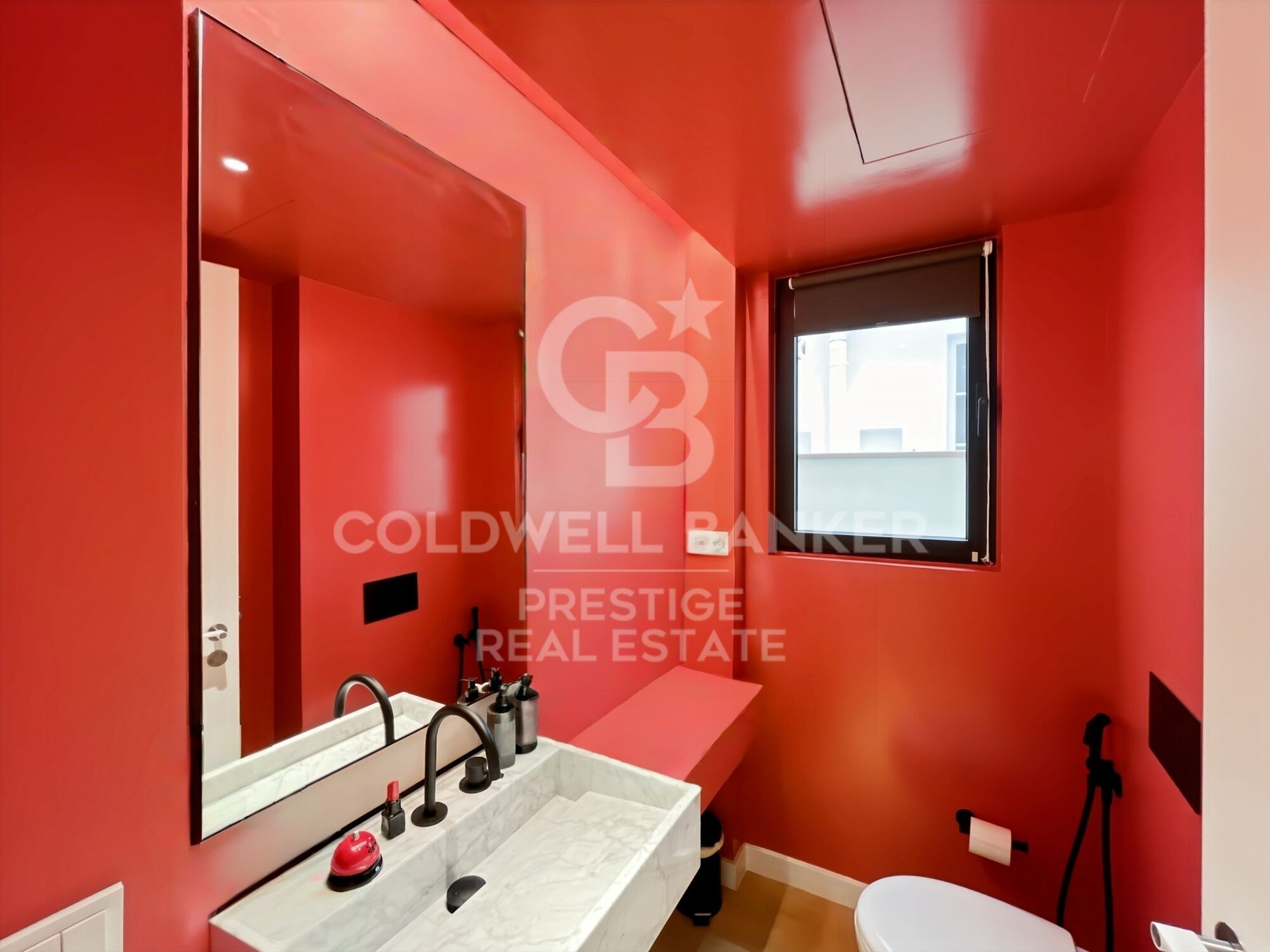 For sale luxury apartment in Eixample Derecho, new development with parking and storage room