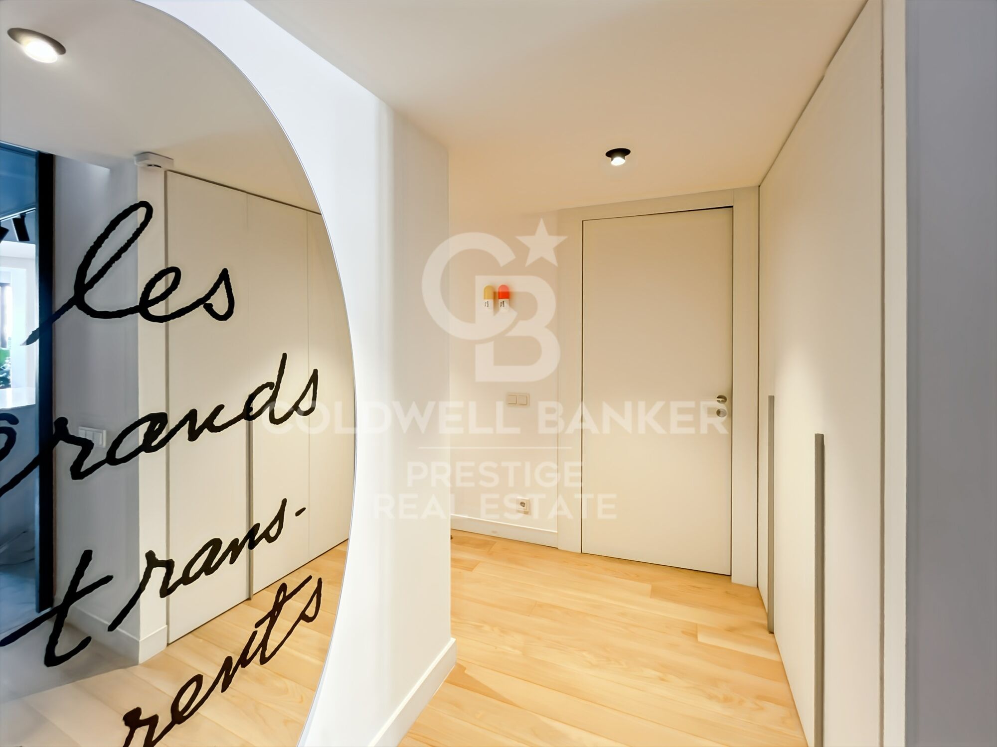 En venta piso en edificio de obra nueva con parking y trastero en Eixample Derecho