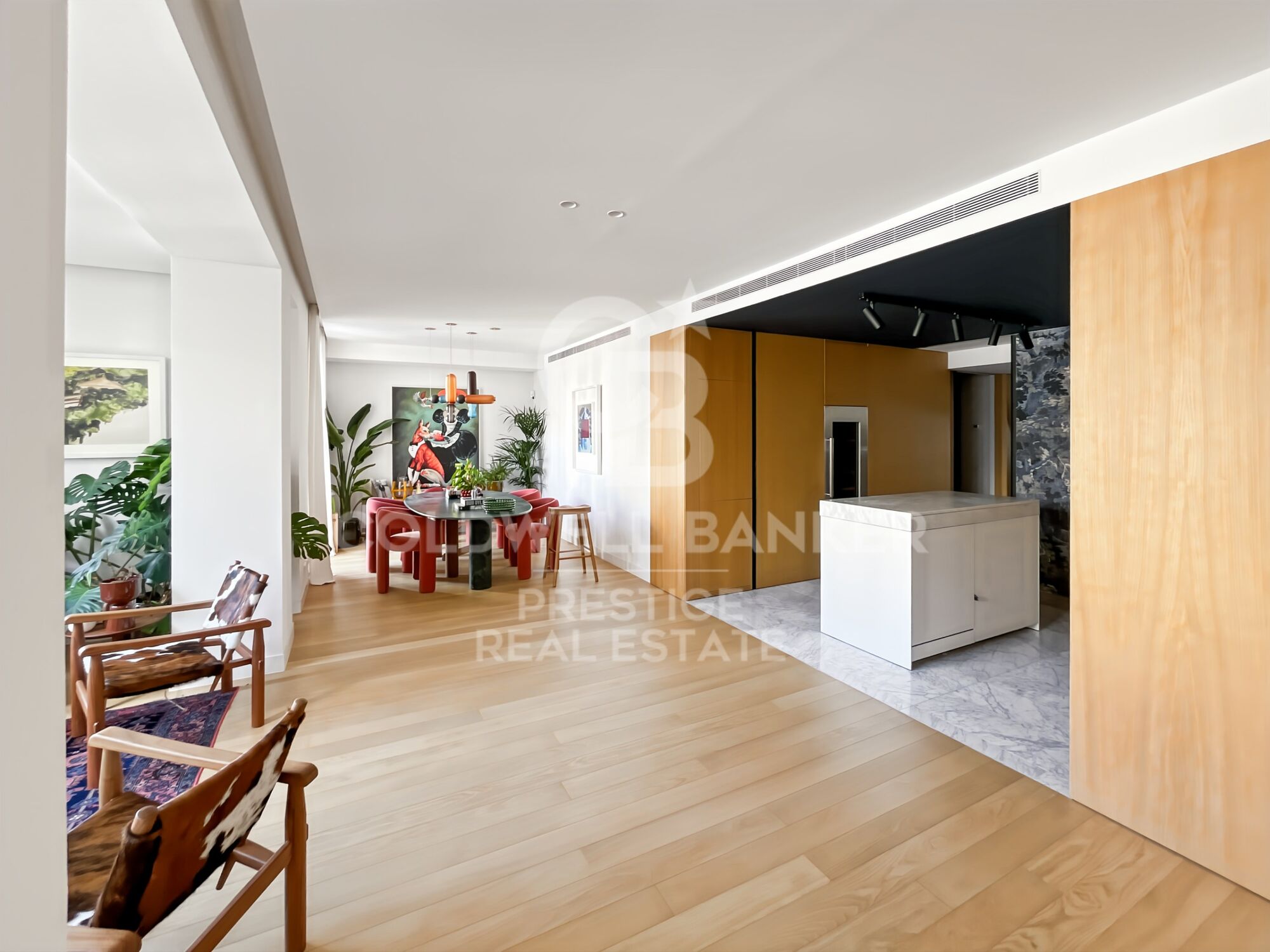 En venta piso en edificio de obra nueva con parking y trastero en Eixample Derecho