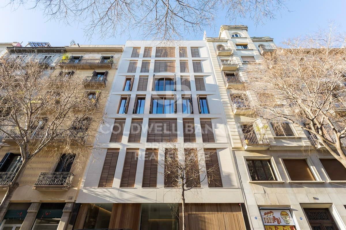 For sale luxury apartment in Eixample Derecho, new development with parking and storage room