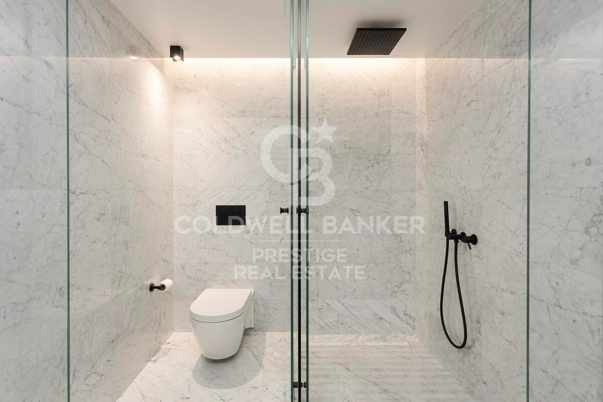 For sale luxury apartment in Eixample Derecho, new development with parking and storage room