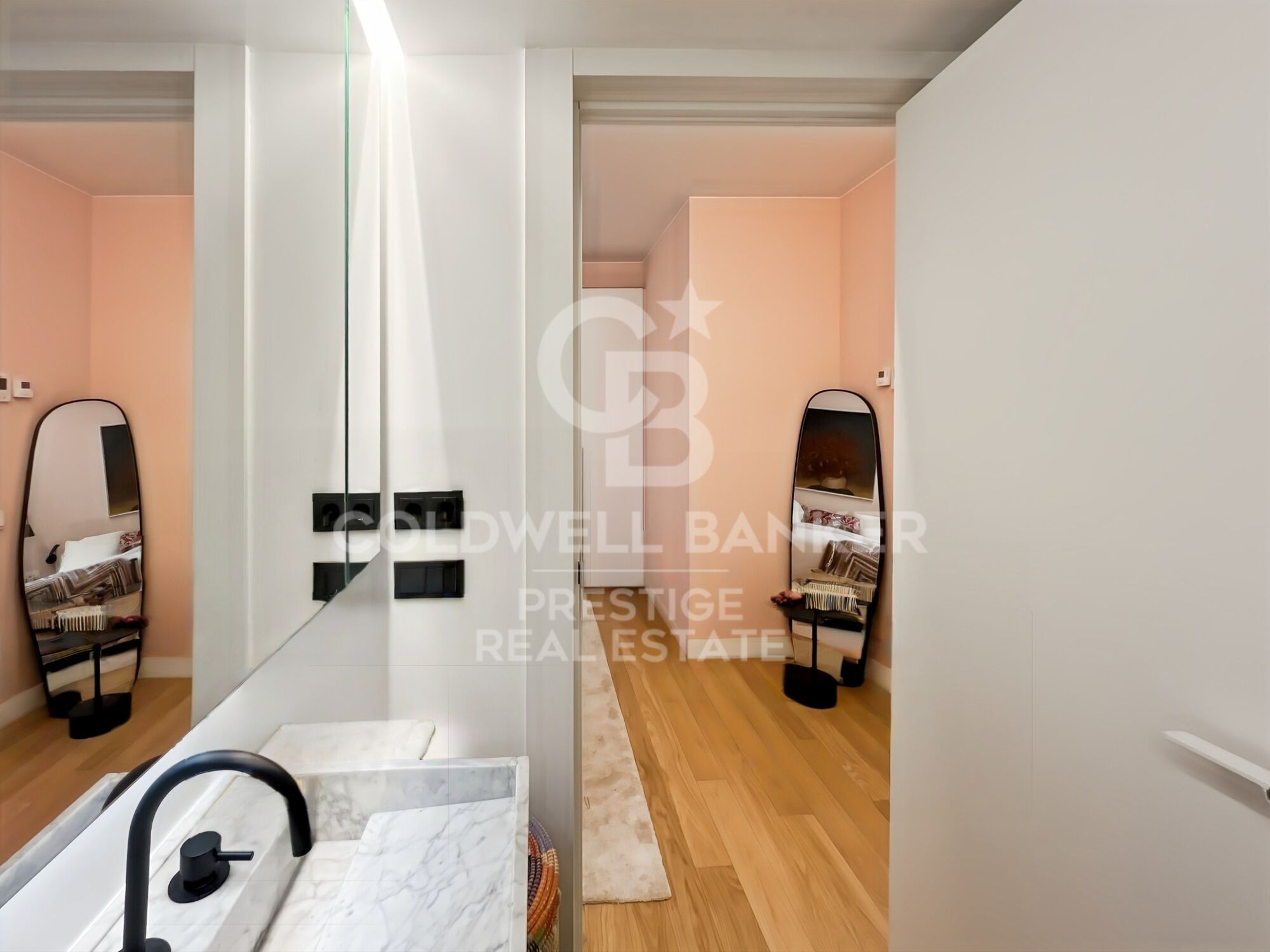 For sale luxury apartment in Eixample Derecho, new development with parking and storage room