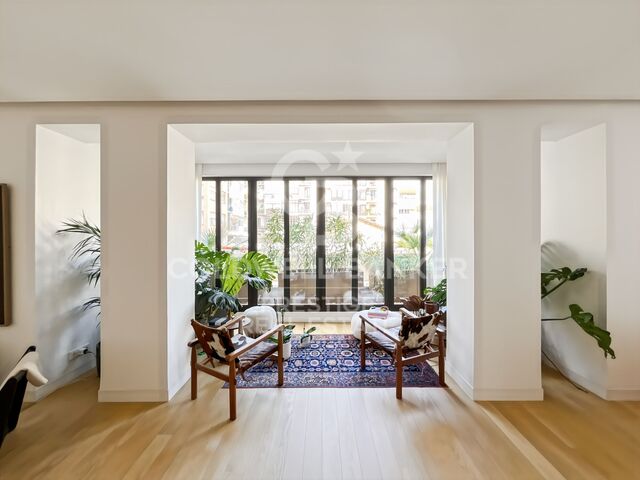 For sale luxury apartment in Eixample Derecho, new development with parking and storage room