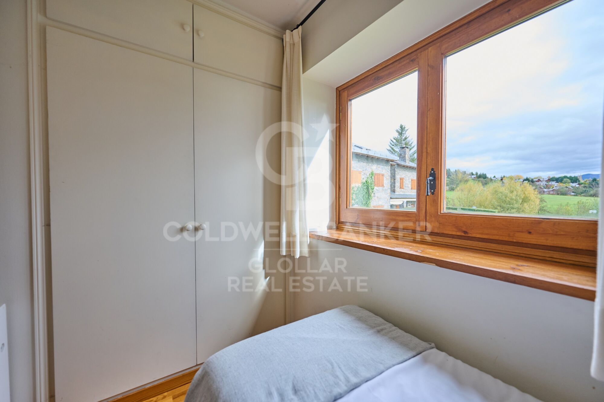 House 4 Bedrooms Sale Ger