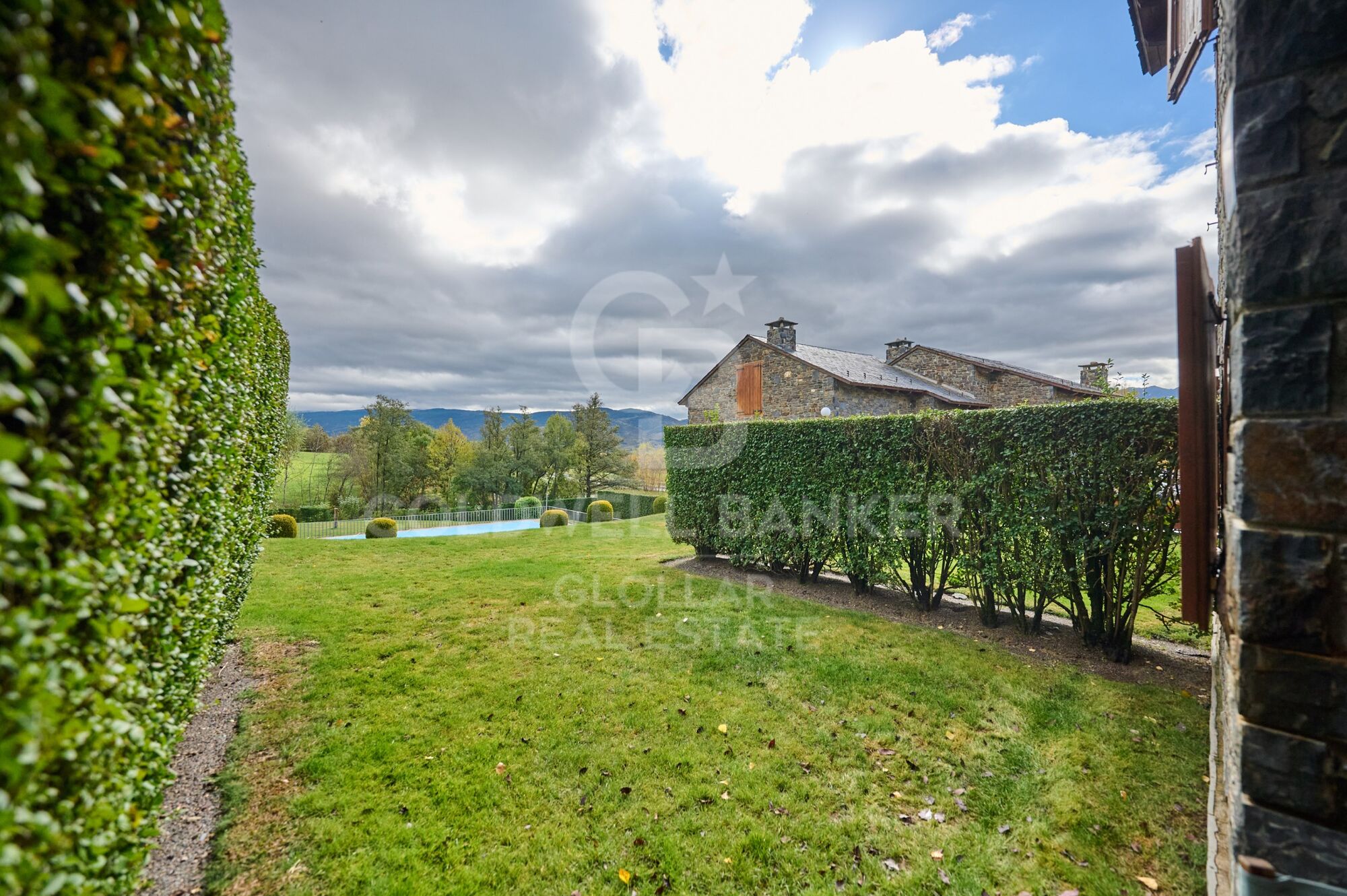 House 4 Bedrooms Sale Ger