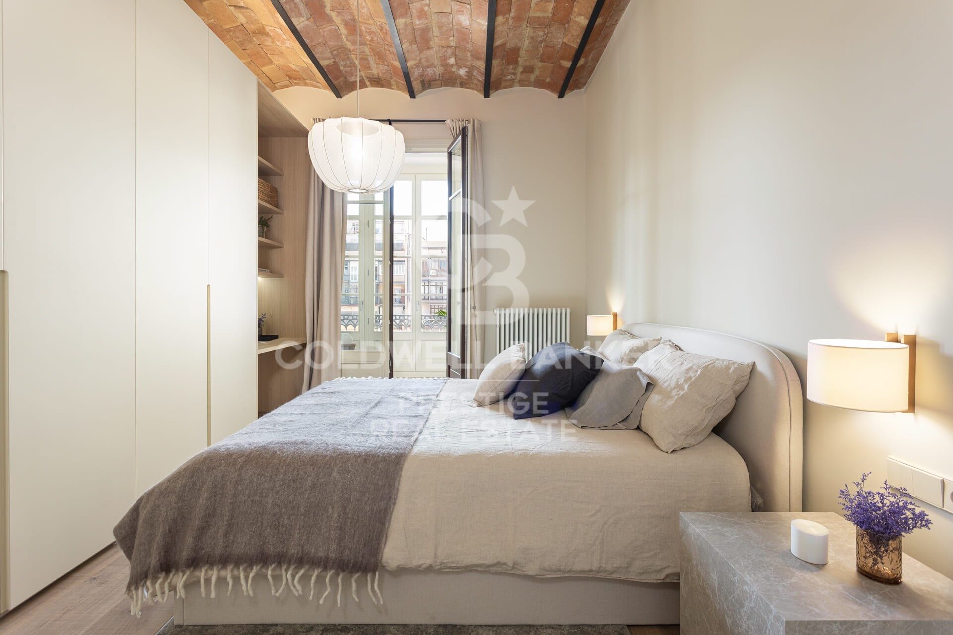 À vendre : appartement rénové avec terrasse dans l'Eixample Droit, Quadrat d'Or