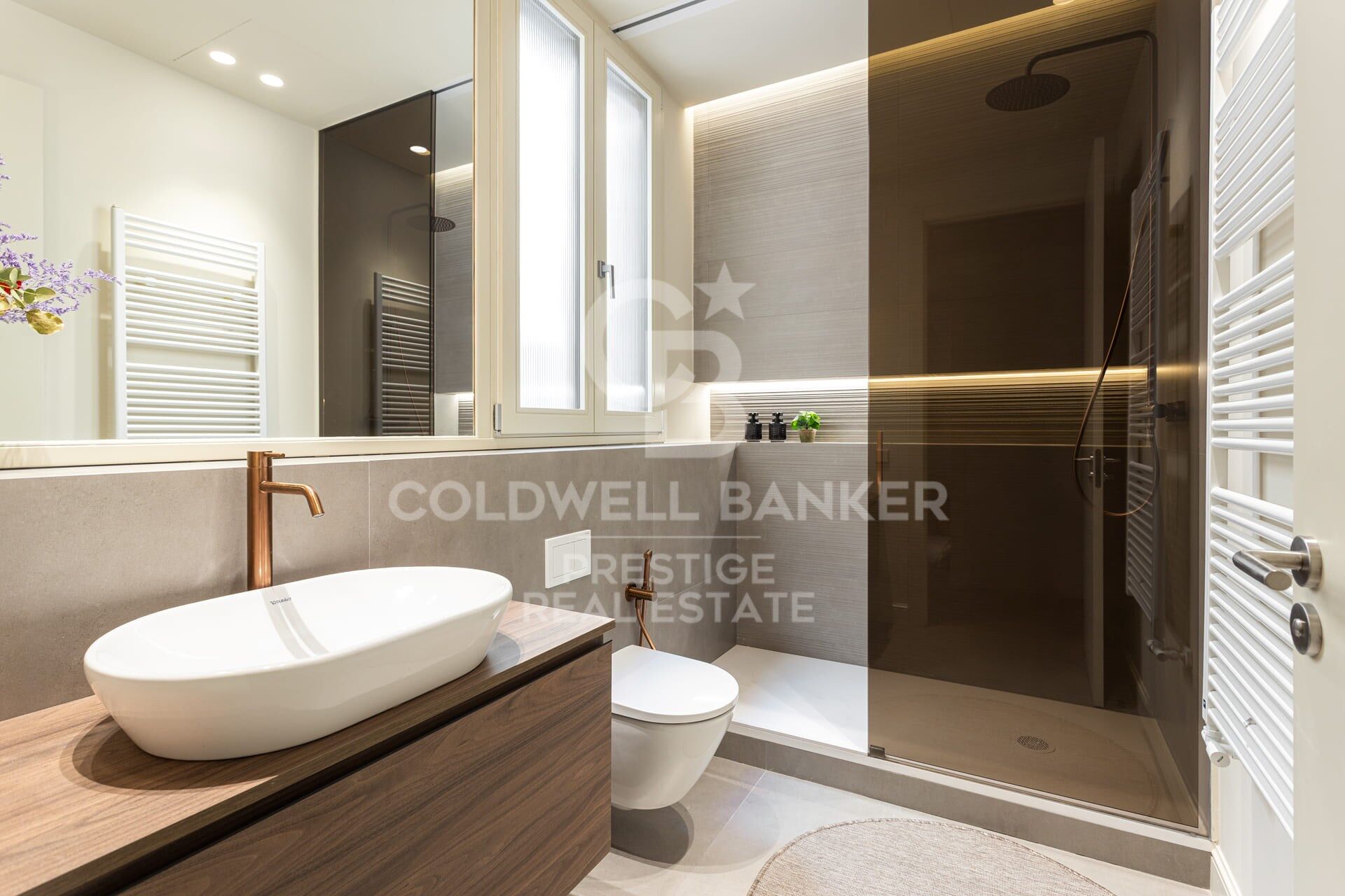 À vendre : appartement rénové avec terrasse dans l'Eixample Droit, Quadrat d'Or