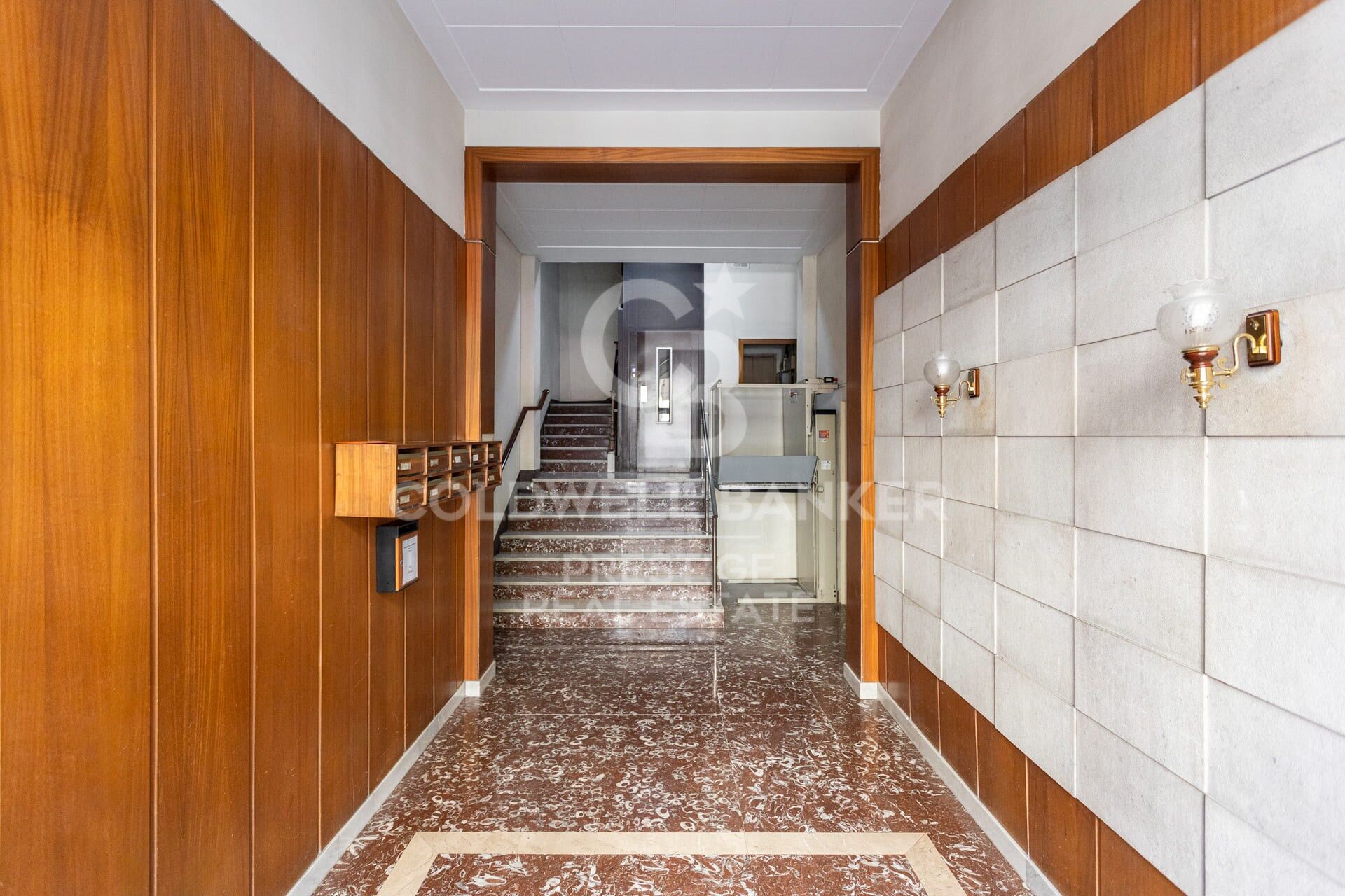 À vendre : appartement rénové avec terrasse dans l'Eixample Droit, Quadrat d'Or