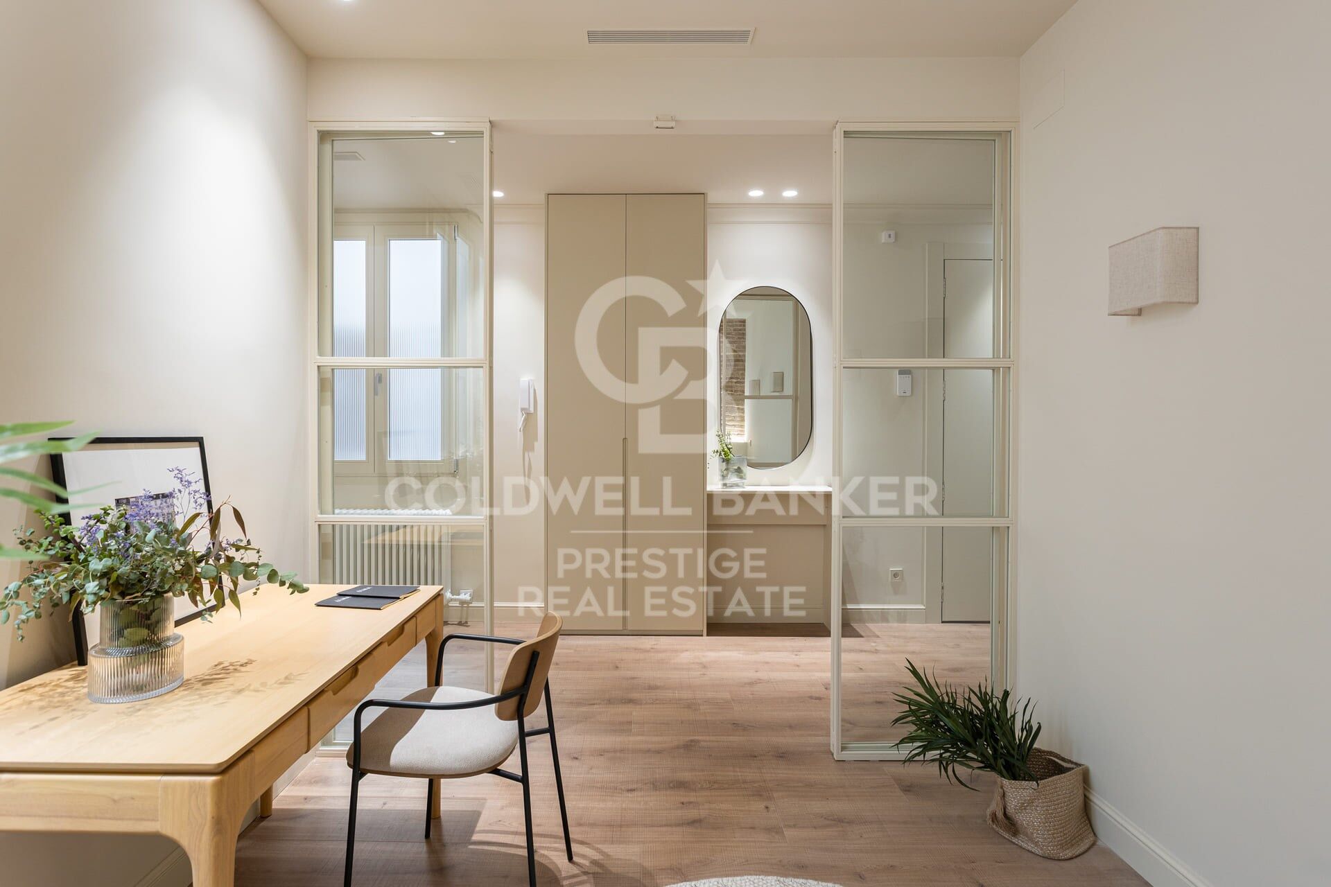 En venta piso reformado con terraza en Eixample Derecho, Cuadrado de Oro