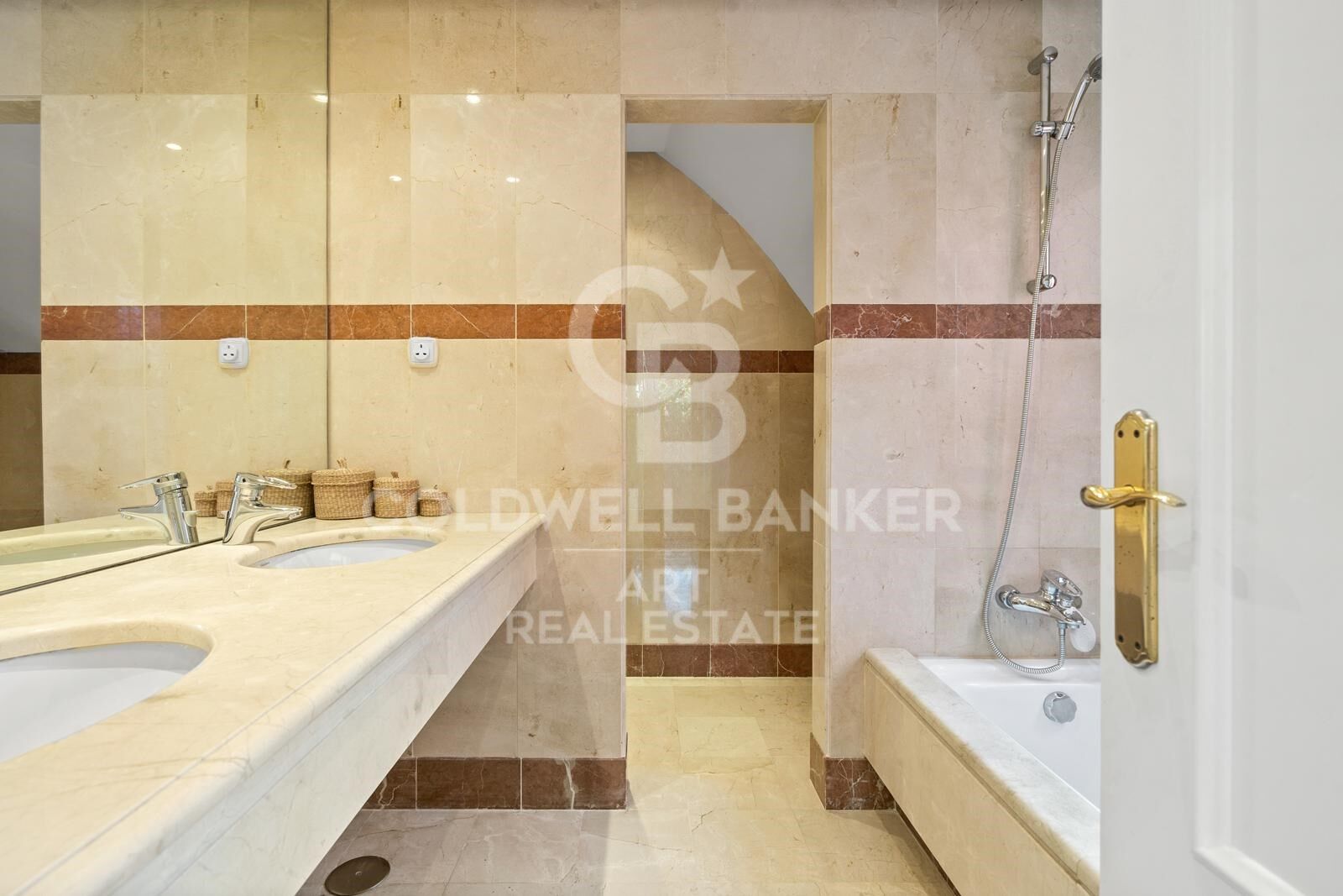 Beachfront Duplex Penthouse - A Mediterranean Retreade