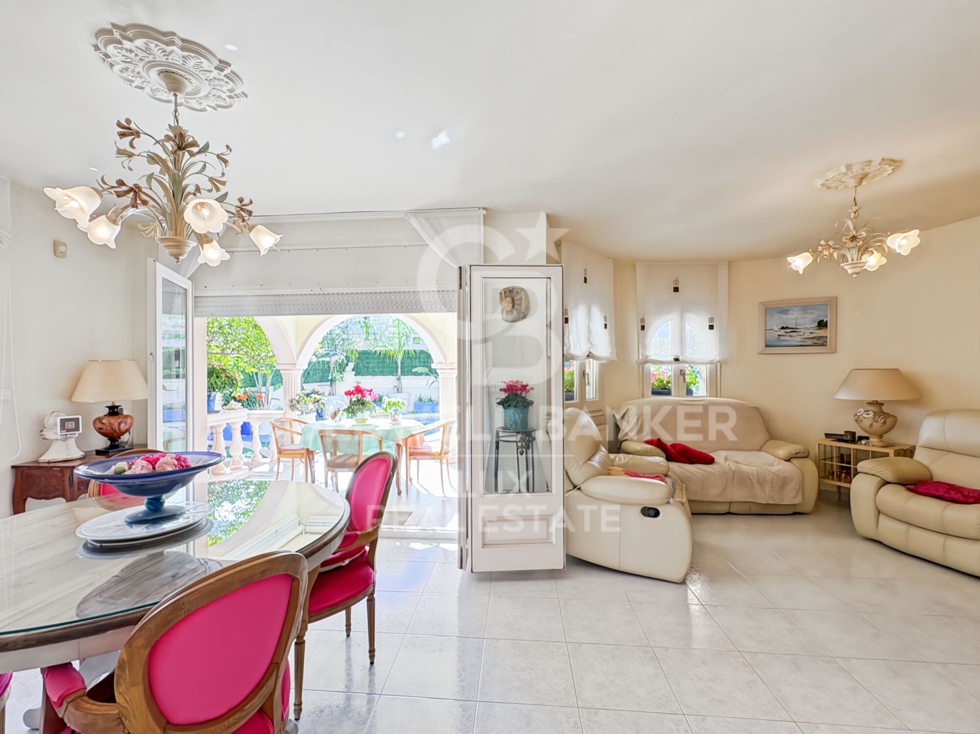 Maison à vendre à Empuriabrava, de haut standing, avec garage et piscine