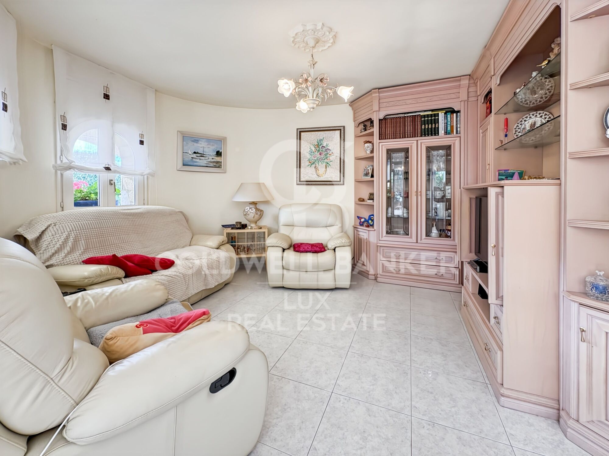 House for sale in Empuriabrava, high standing, with garage and pool
