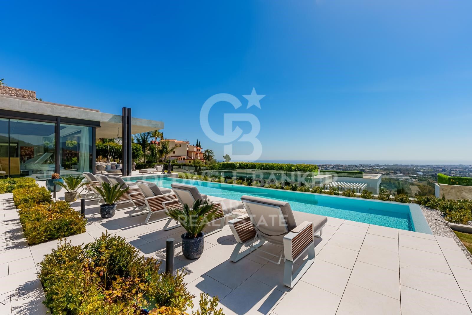 Exquisita villa de lujo con vistas panorámicas al Mediterráneo en La Quinta