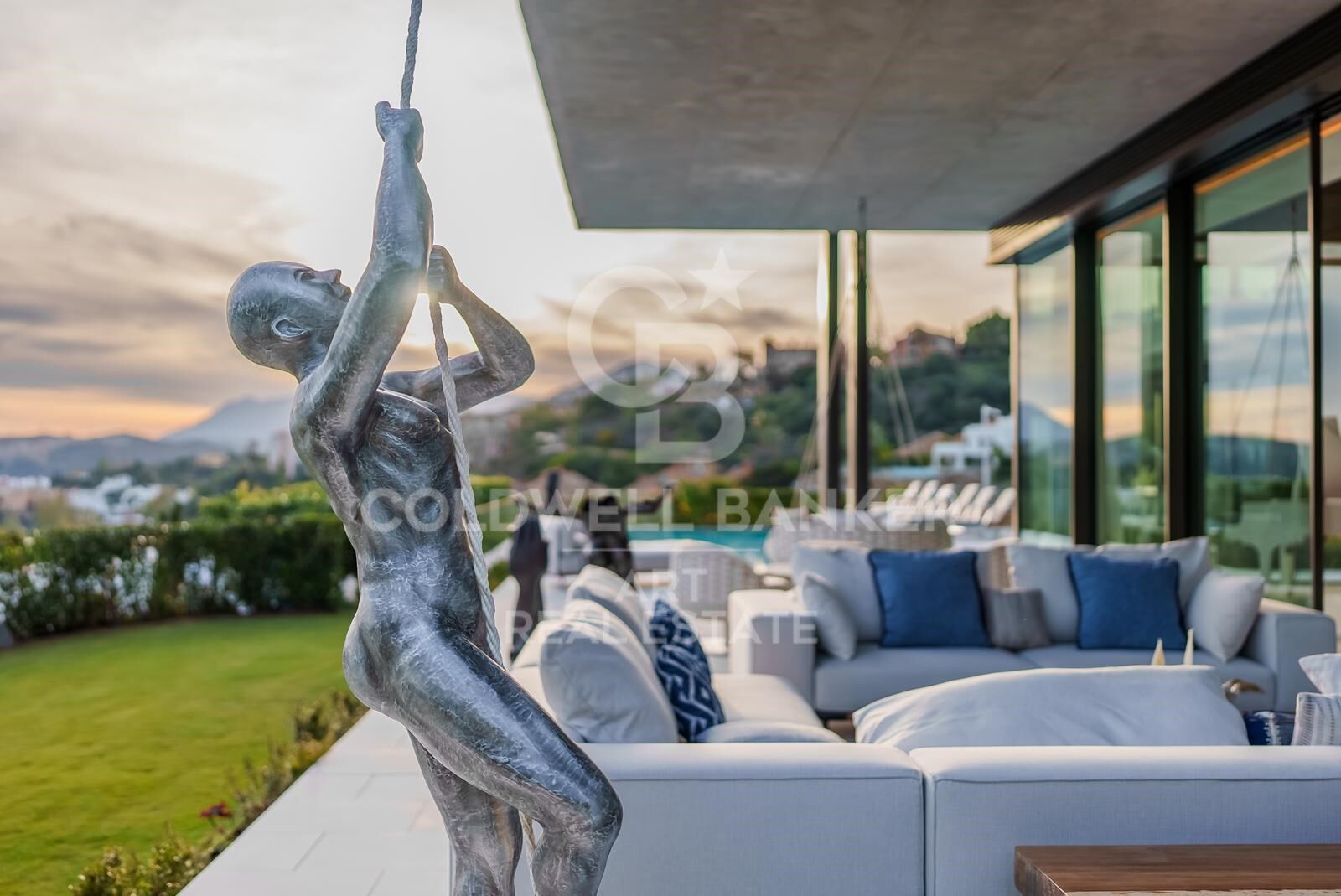 Exquisite Luxury Villa with Panoramic Mediterranean Views in La Quinta