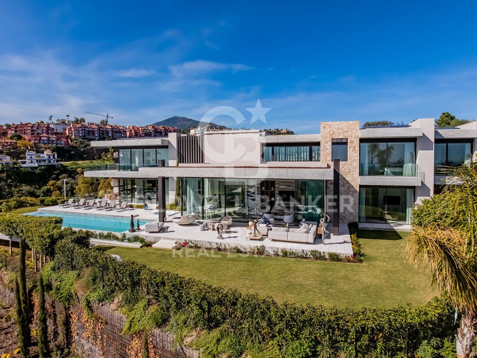 Exquisite Luxury Villa with Panoramic Mediterranean Views in La Quinta