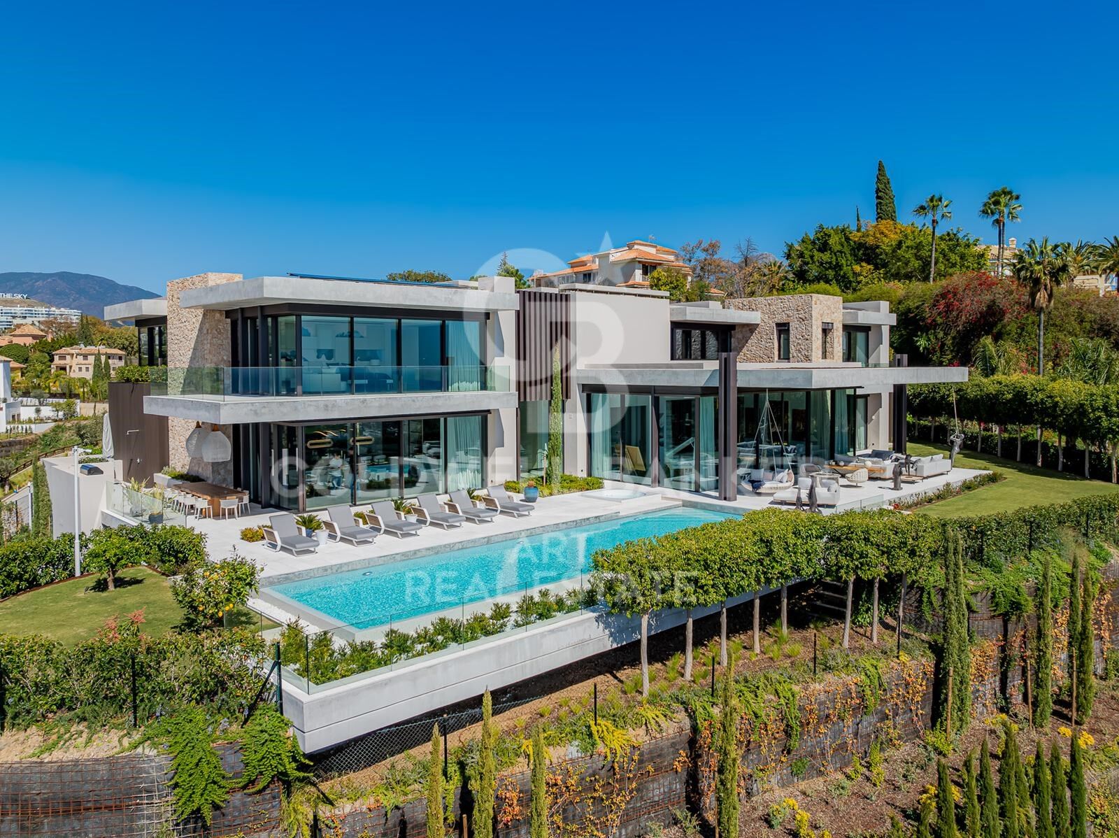 Exquisite Luxury Villa with Panoramic Mediterranean Views in La Quinta