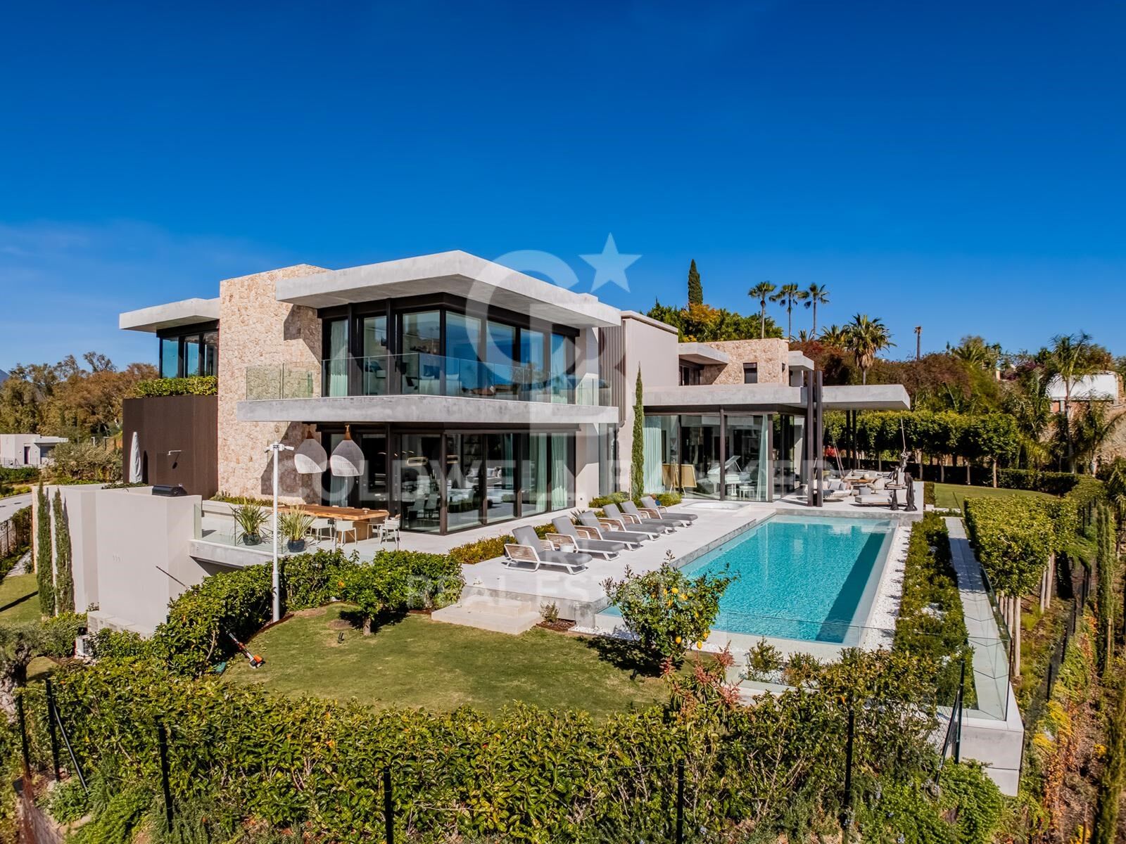 Exquisite Luxury Villa with Panoramic Mediterranean Views in La Quinta