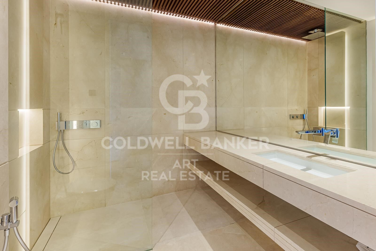 Exquisite Luxury Villa with Panoramic Mediterranean Views in La Quinta