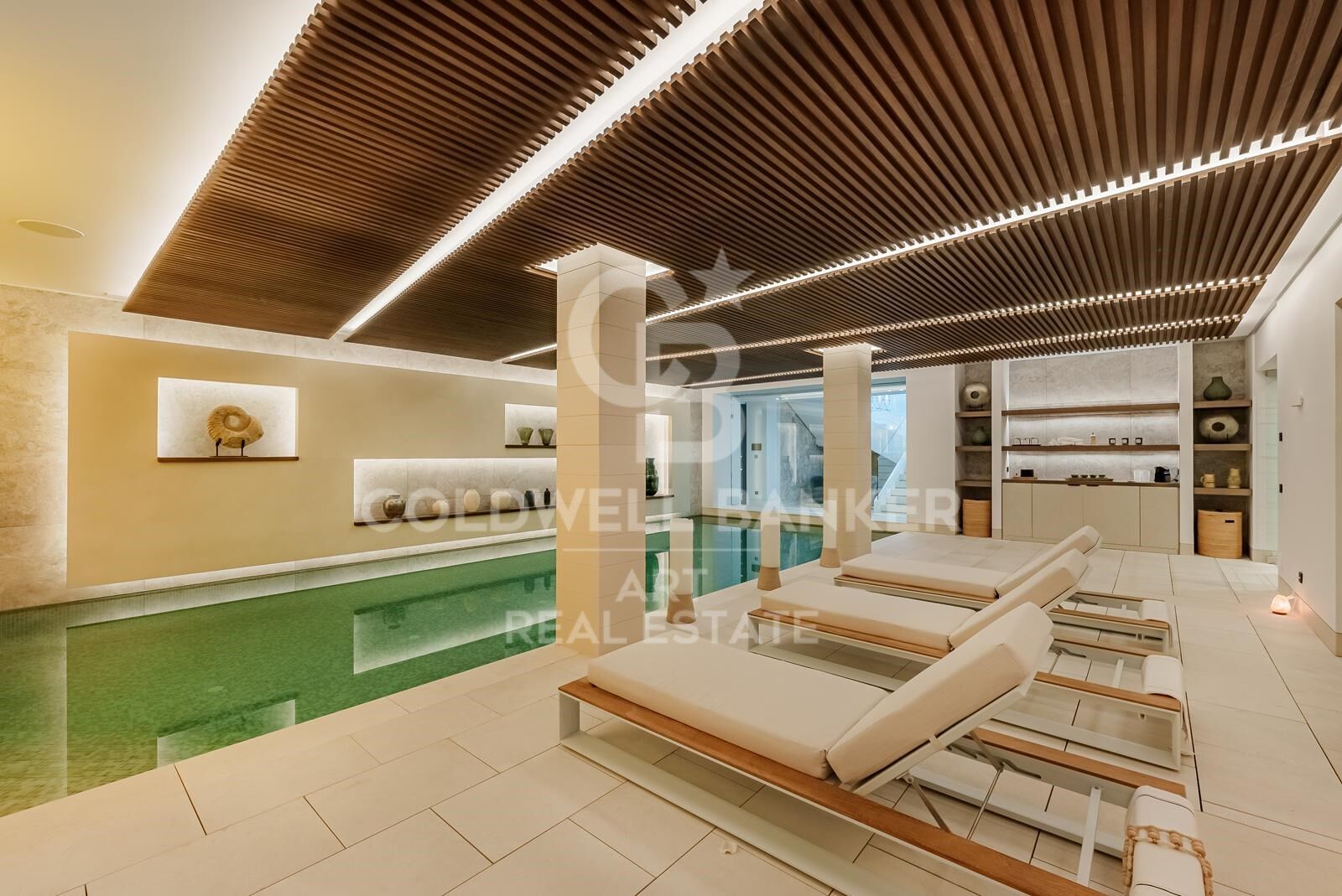 Exquisite Luxury Villa with Panoramic Mediterranean Views in La Quinta
