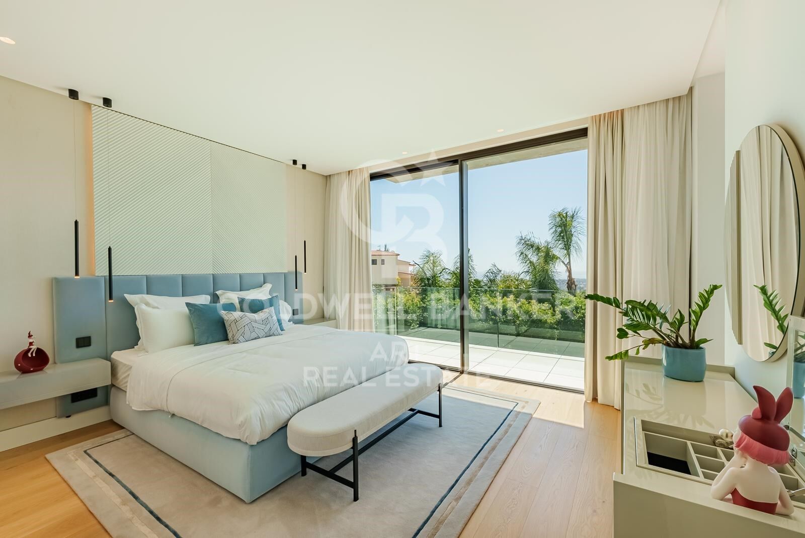 Exquisite Luxury Villa with Panoramic Mediterranean Views in La Quinta