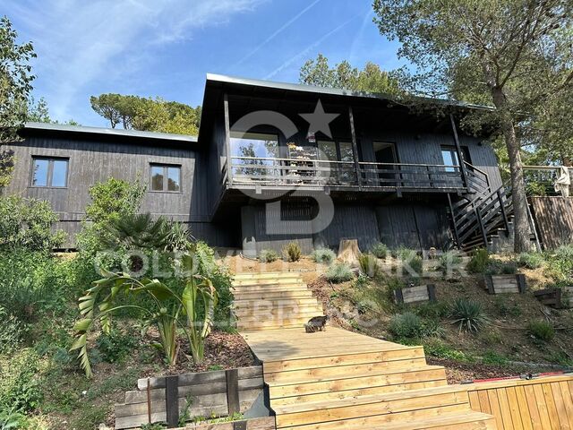 Beautiful wooden house with pool and partial views of Barcelona