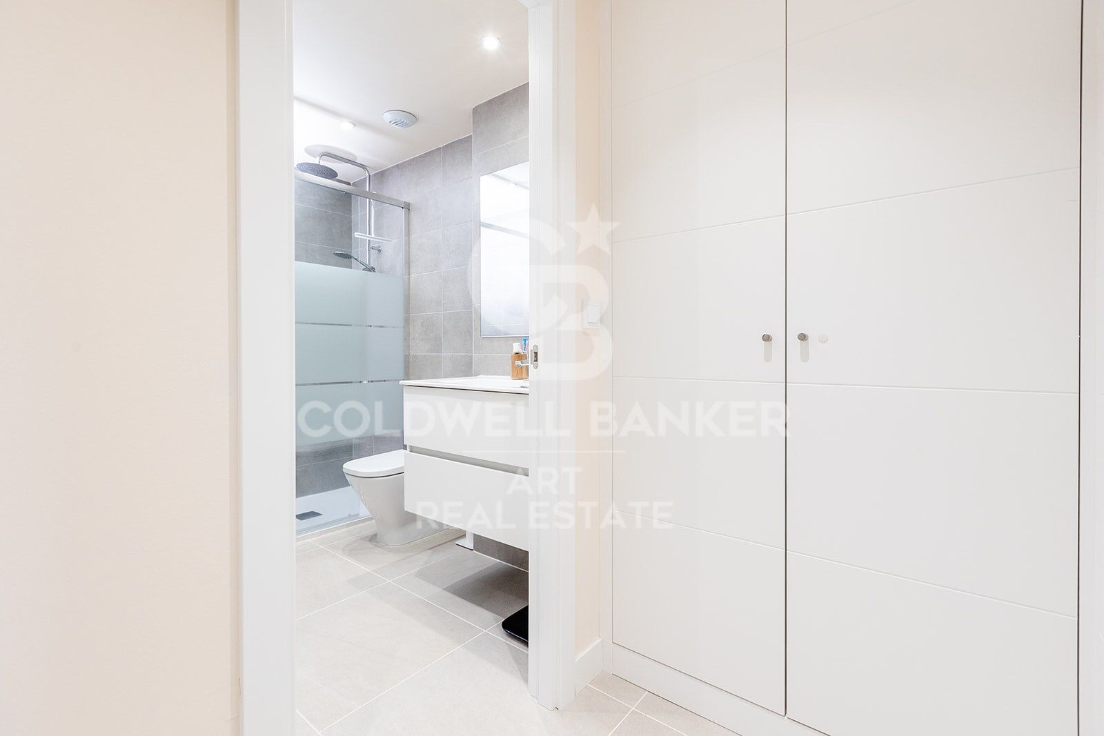 Elegant Ground Floor Apartment with Private Garden in Estepona