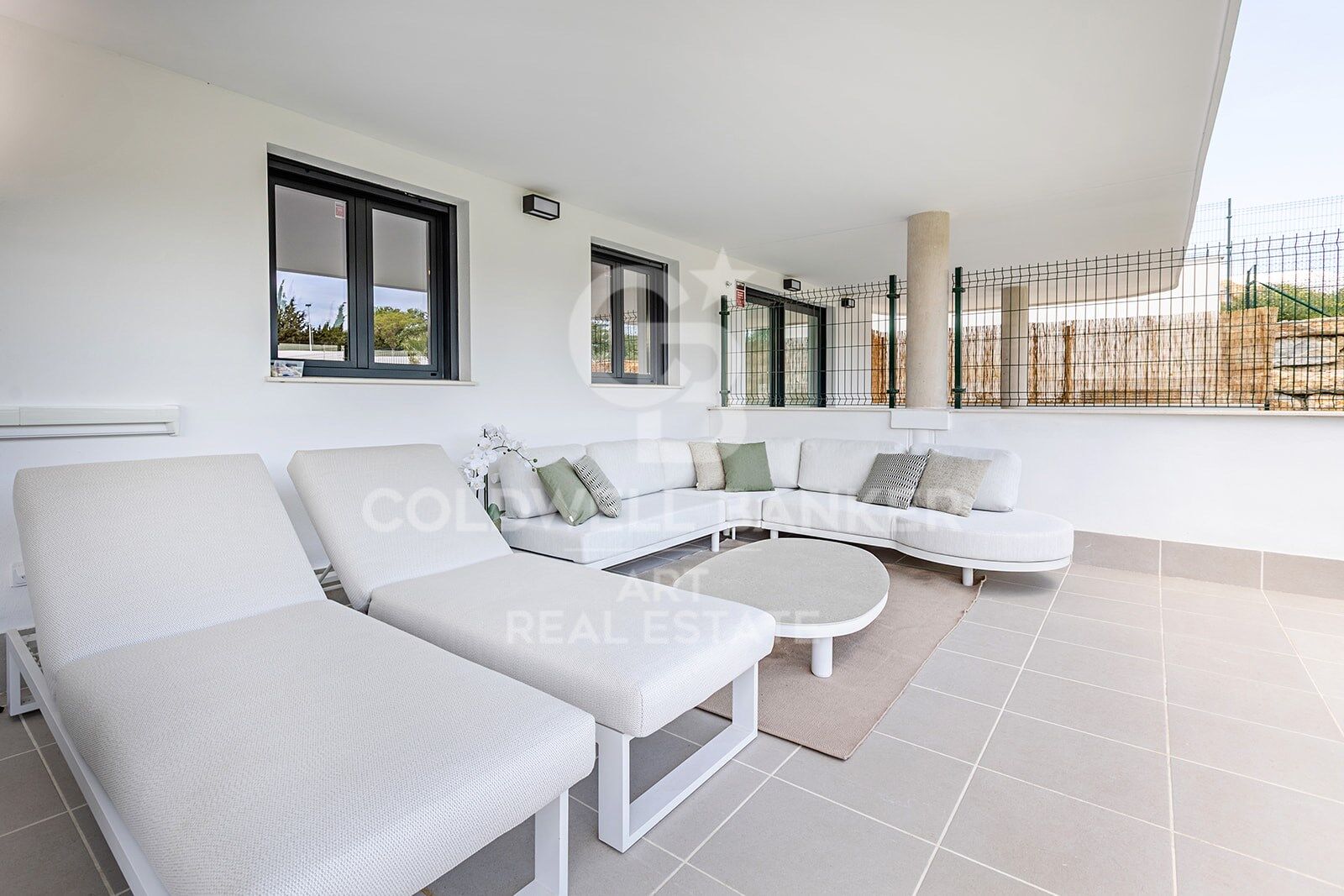 Elegant Ground Floor Apartment with Private Garden in Estepona