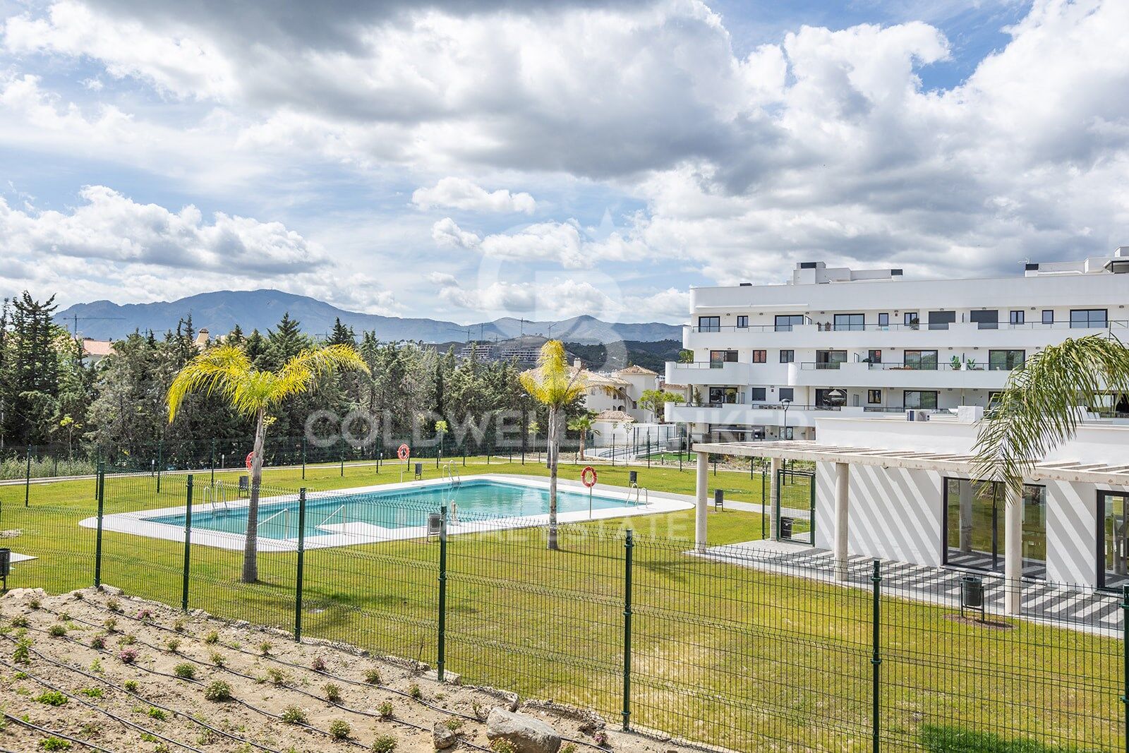 Elegant Ground Floor Apartment with Private Garden in Estepona