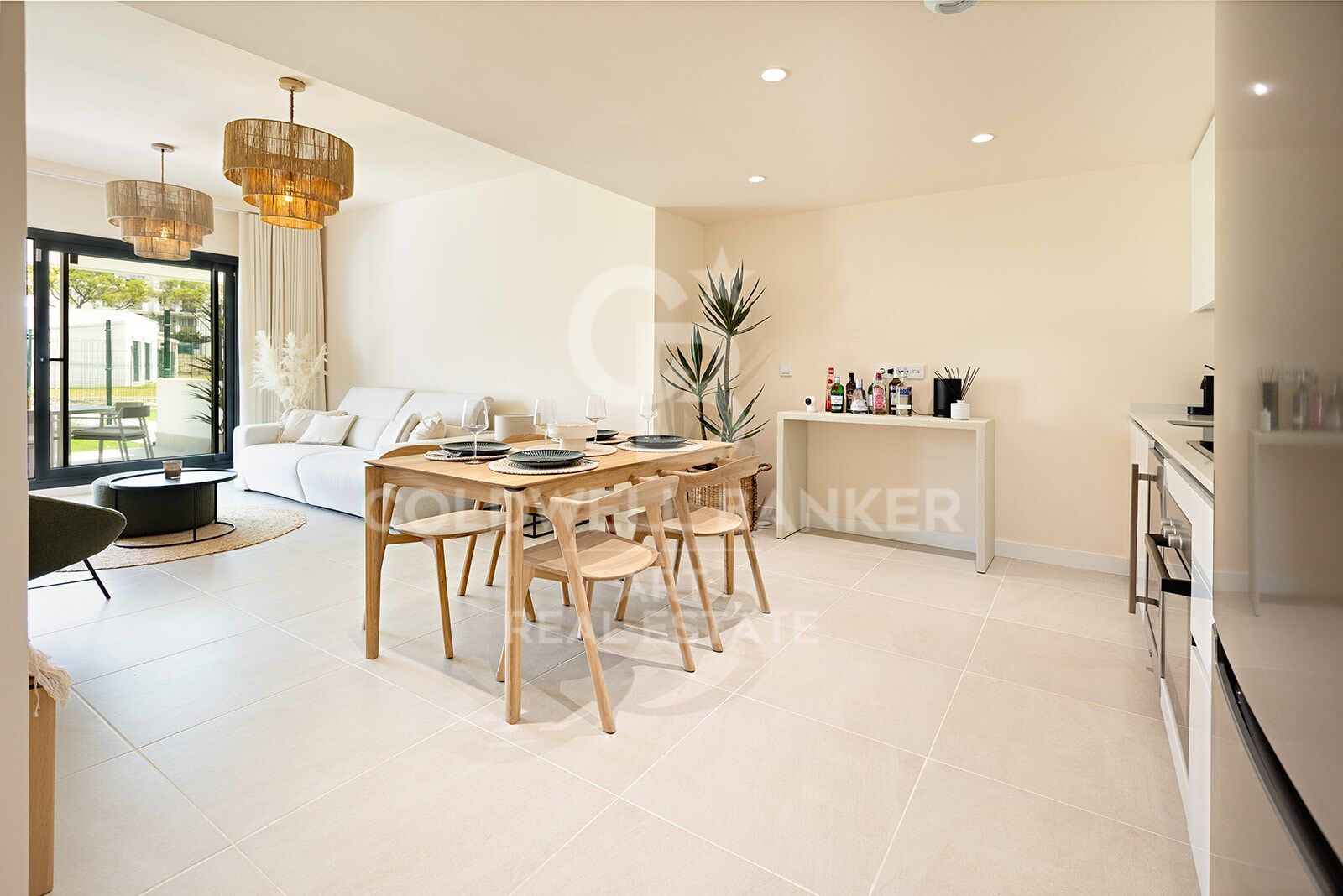Appartement élégant en rez-de-chaussée avec jardin privé à Estepona