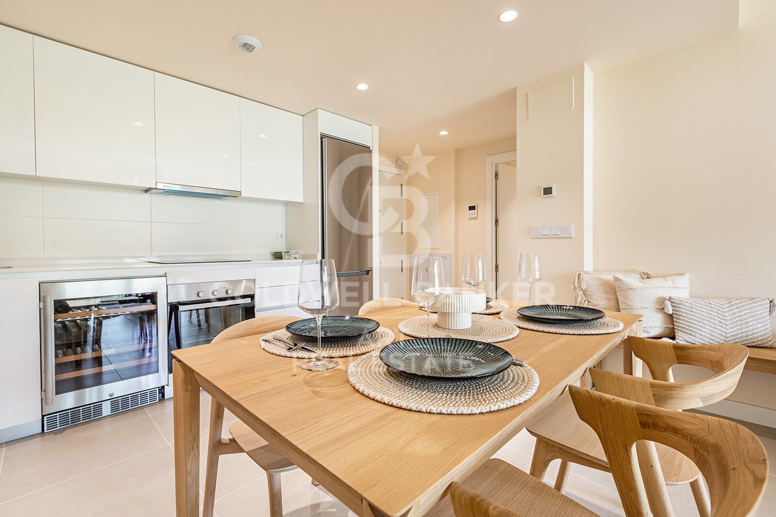 Elegant Ground Floor Apartment with Private Garden in Estepona