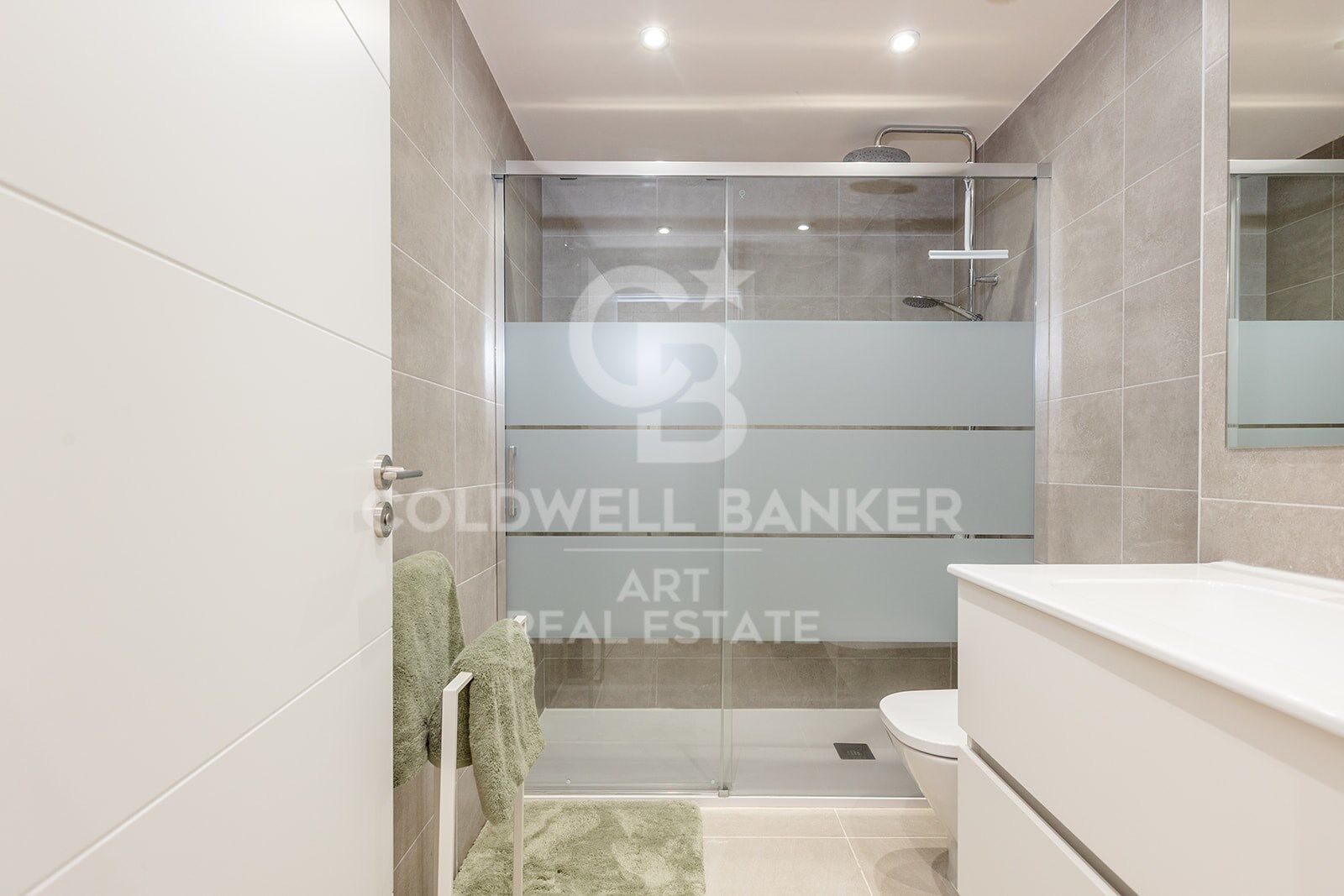 Elegante apartamento en planta baja con jardín privado en Estepona