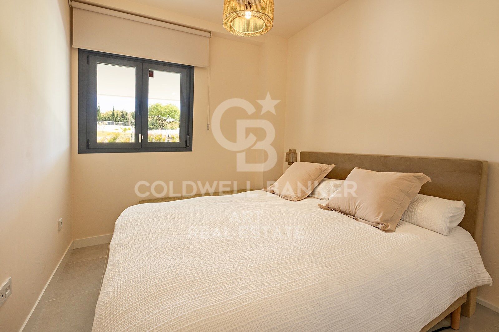 Elegante apartamento en planta baja con jardín privado en Estepona