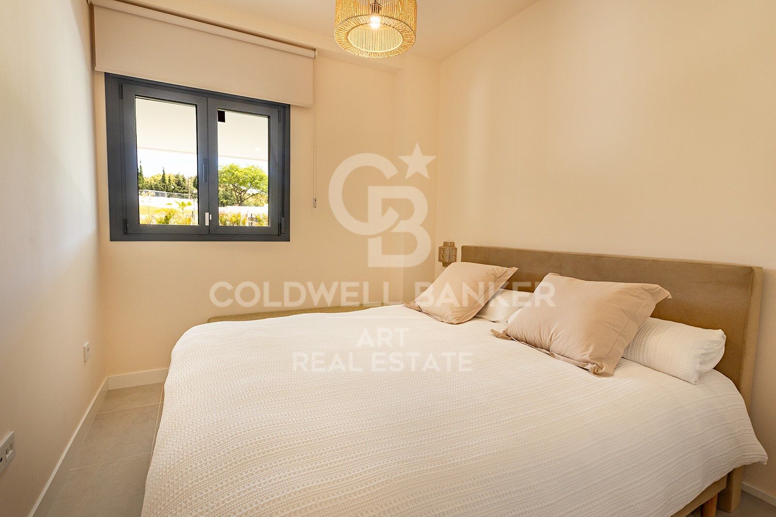 Elegante apartamento en planta baja con jardín privado en Estepona