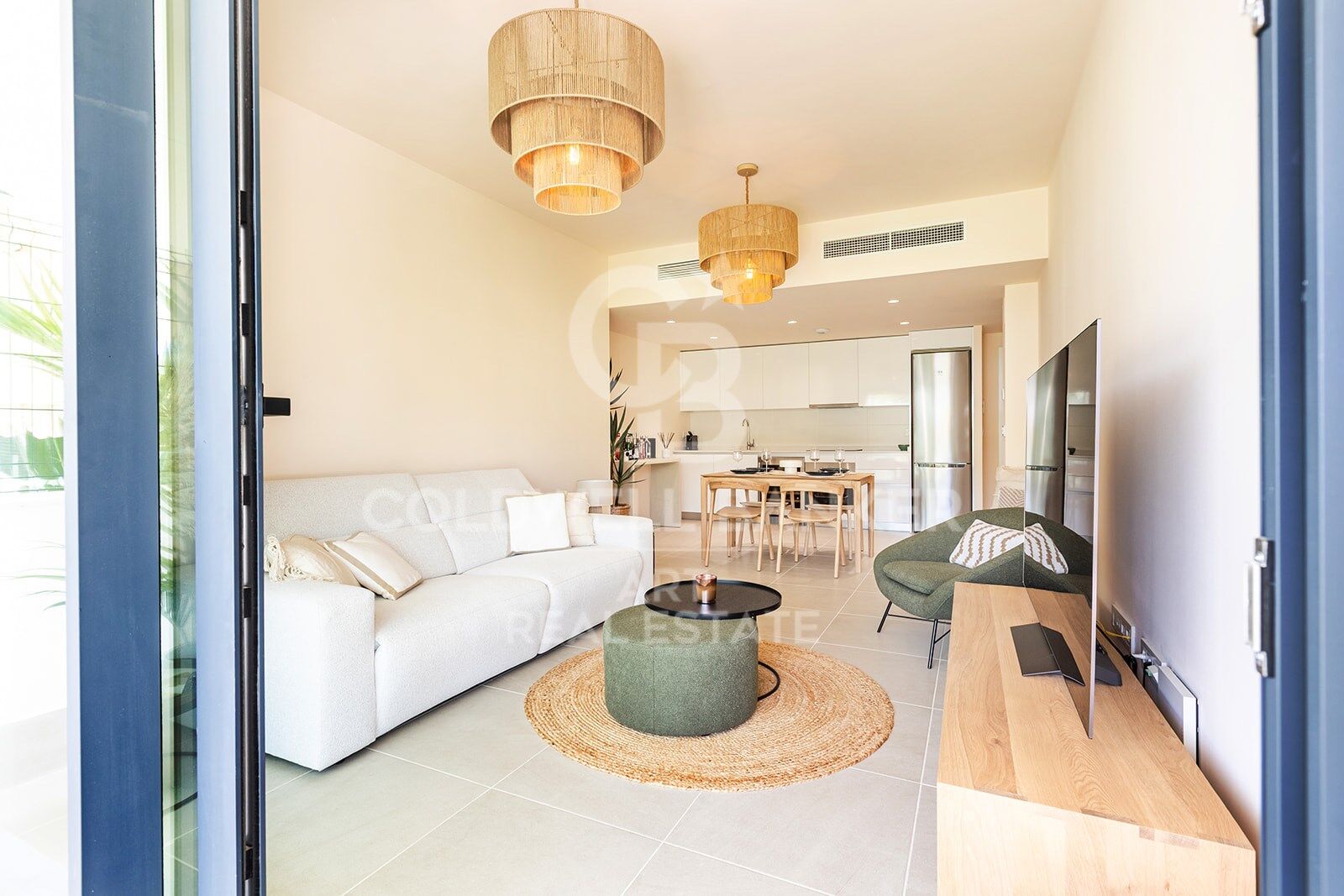 Elegante Erdgeschosswohnung mit privatem Garten in Estepona