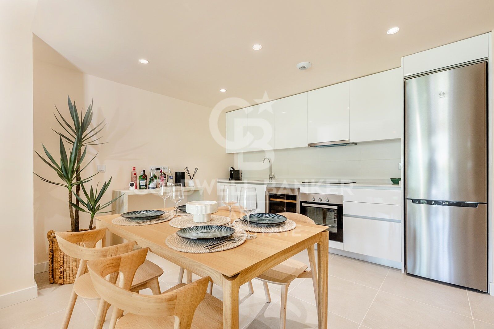 Elegante Erdgeschosswohnung mit privatem Garten in Estepona