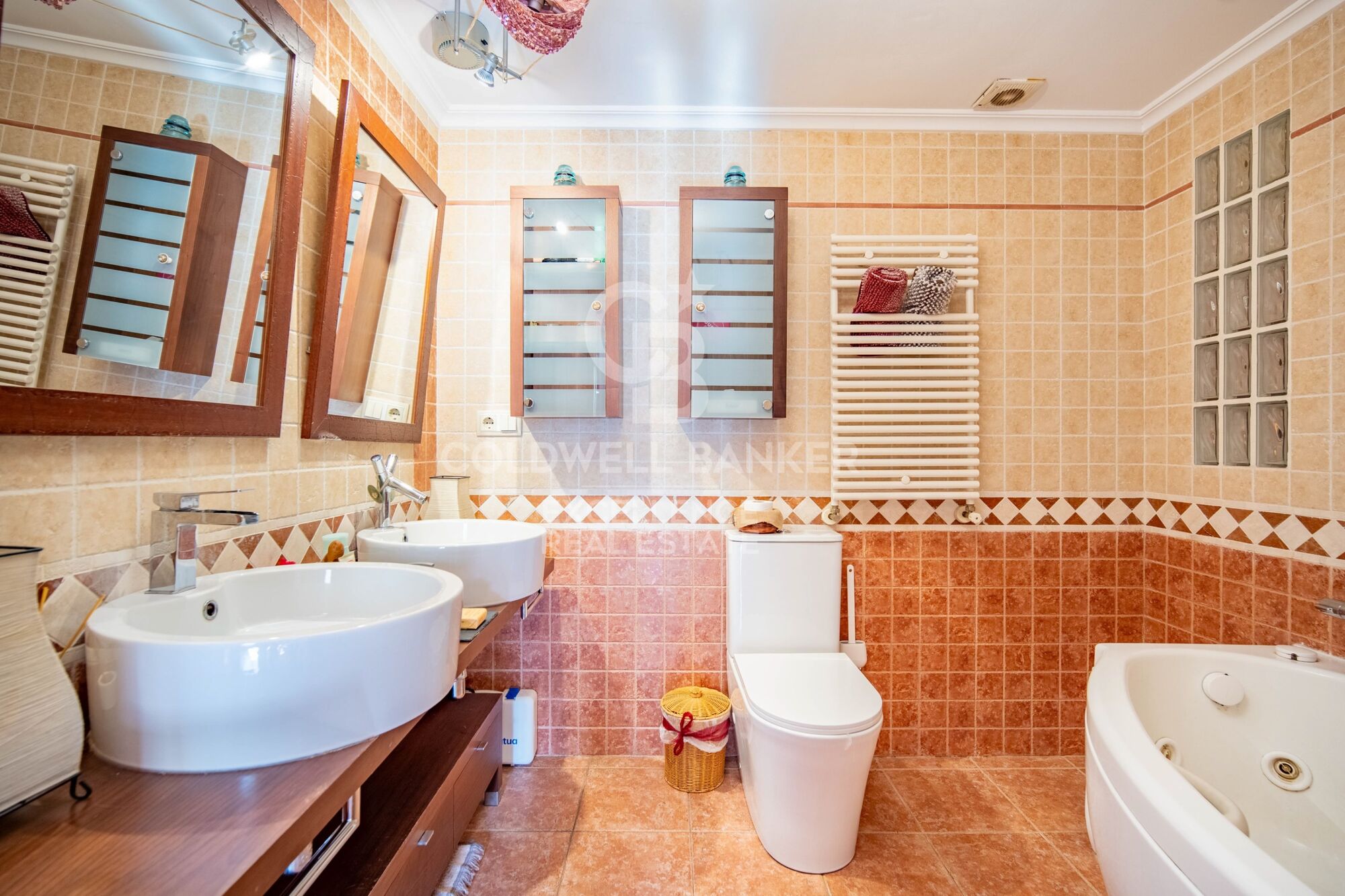 Duplex au design contemporain et à l'essence méditerranéenne à Juan Llorens