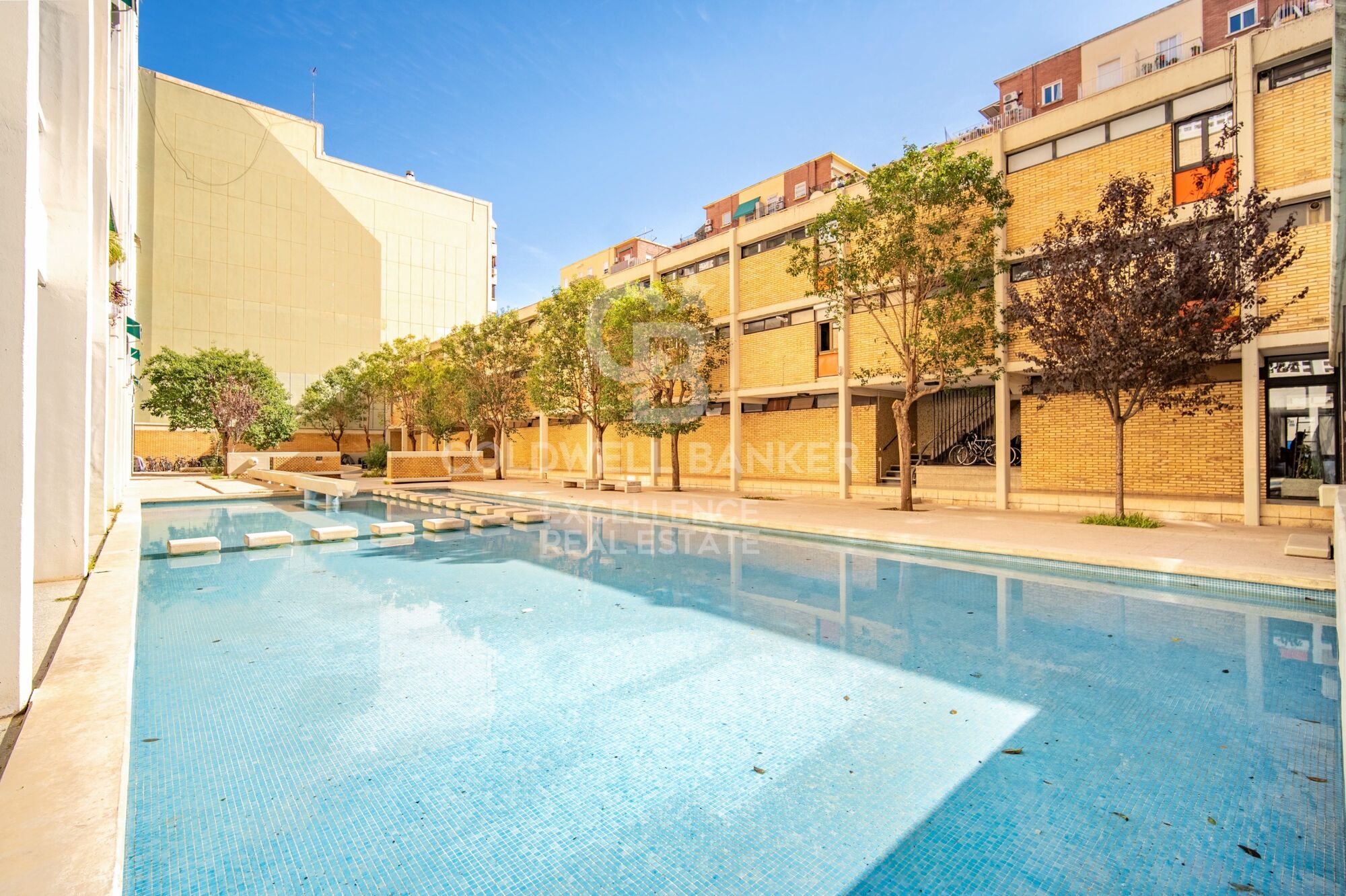 Duplex au design contemporain et à l'essence méditerranéenne à Juan Llorens