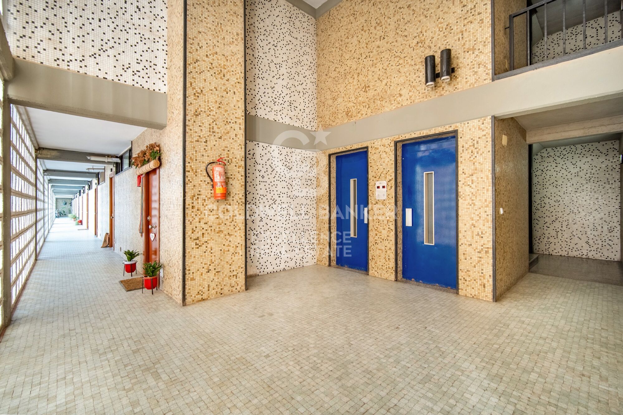 Dúplex con diseño contemporáneo y esencia mediterránea en Juan Llorens.