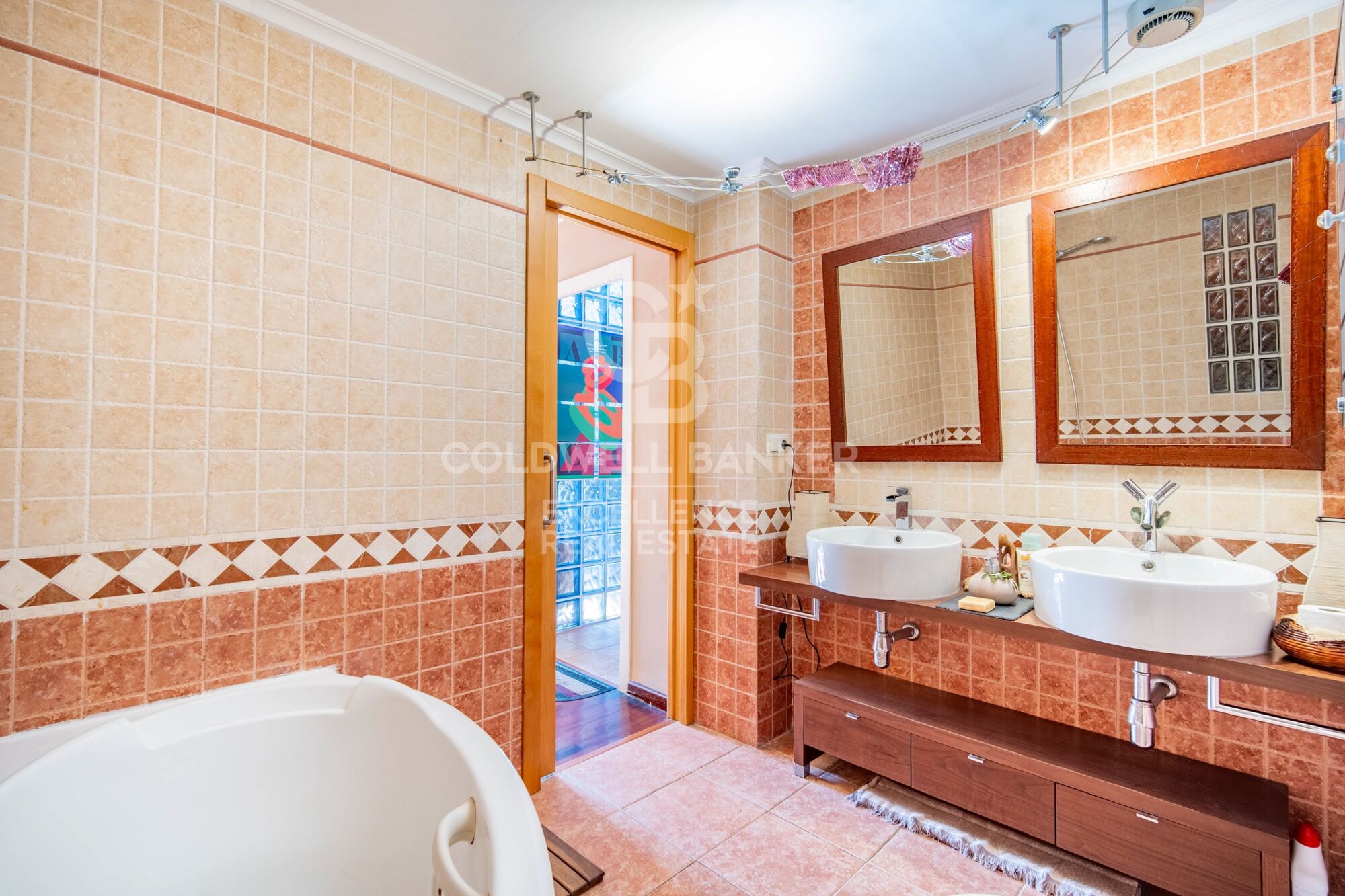 Duplex au design contemporain et à l'essence méditerranéenne à Juan Llorens