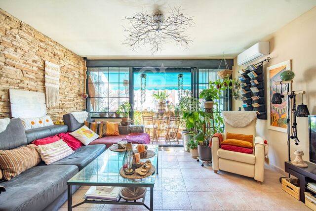 Duplex with Soul and High Quality in the Juan Llorens Area