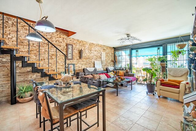 Duplex-Wohnung mit modernem Design und mediterranem Flair in Juan Llorens