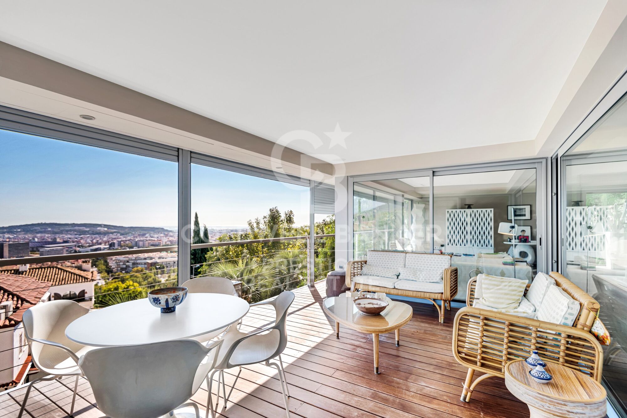 Luxury home for sale with fantastic views over the city