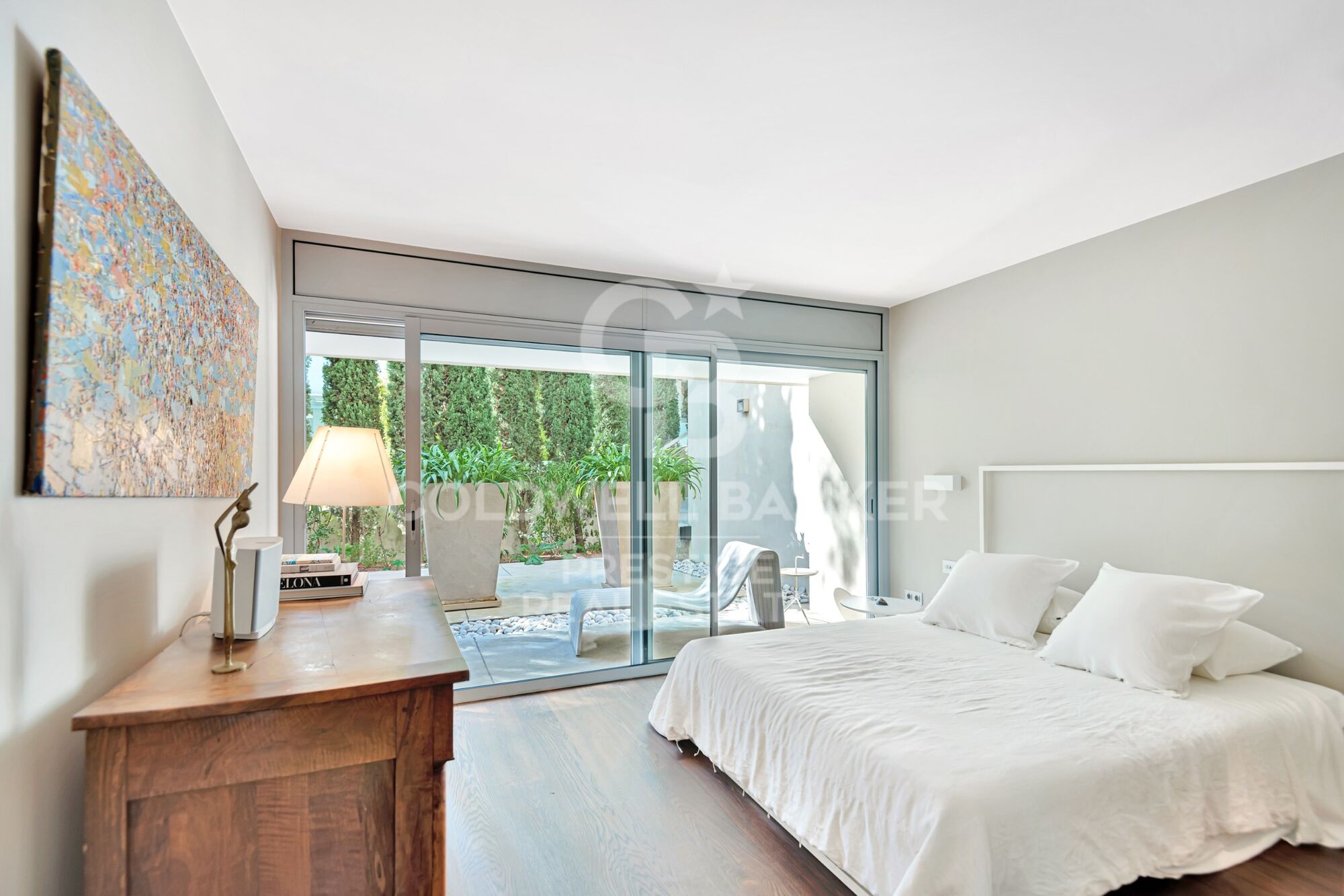 Luxury home for sale with fantastic views over the city