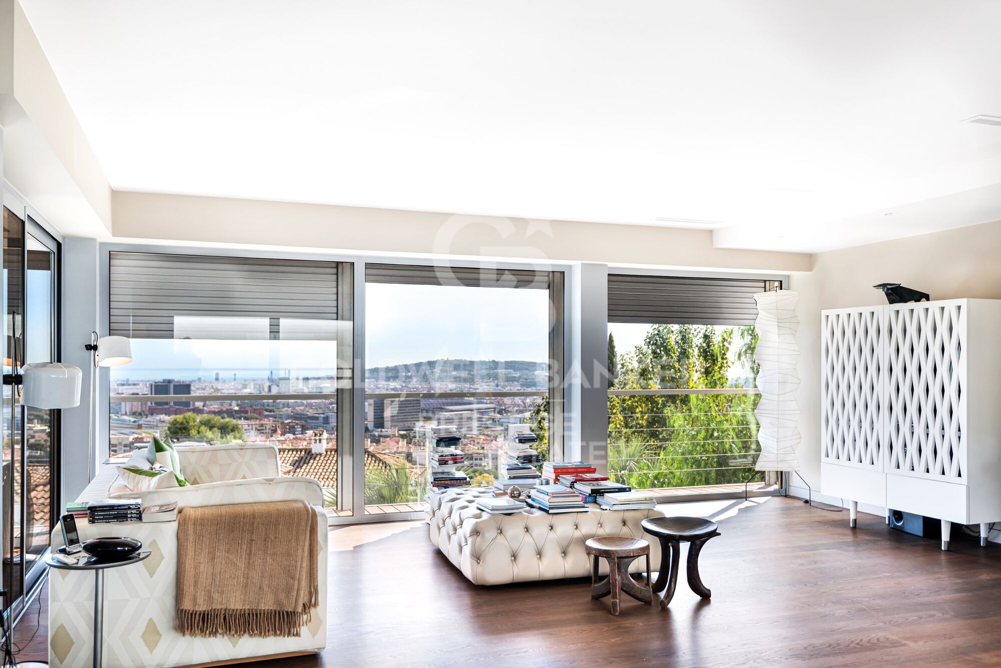Luxury home for sale with fantastic views over the city